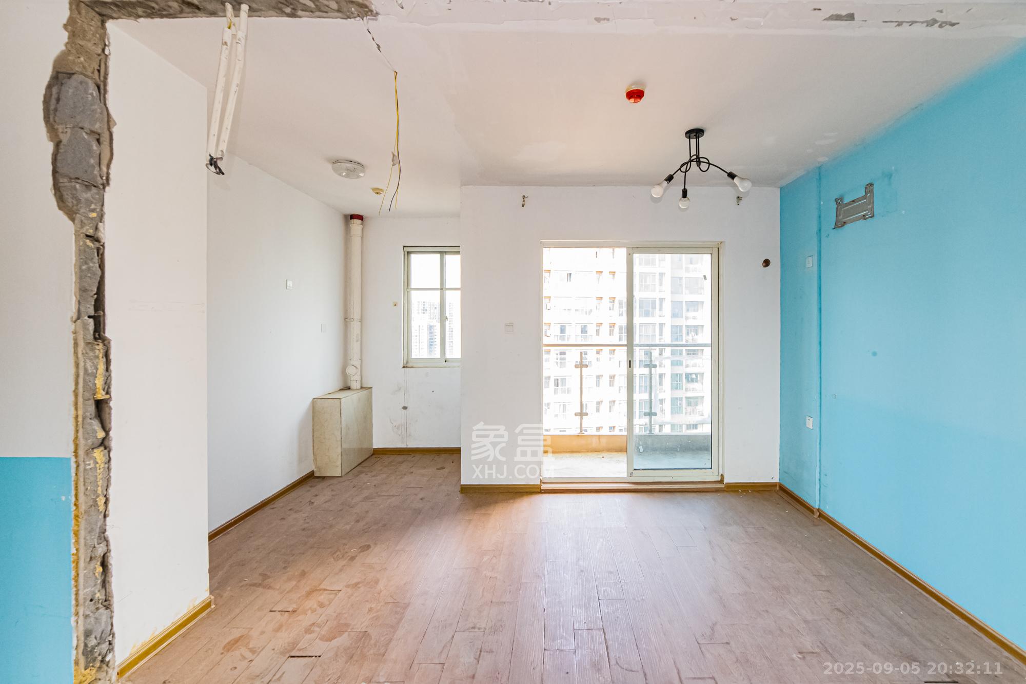 北辰三角洲E4区  4室2厅2卫    145.0万 北辰三角洲E4区  4室2厅2卫    145.0万客厅