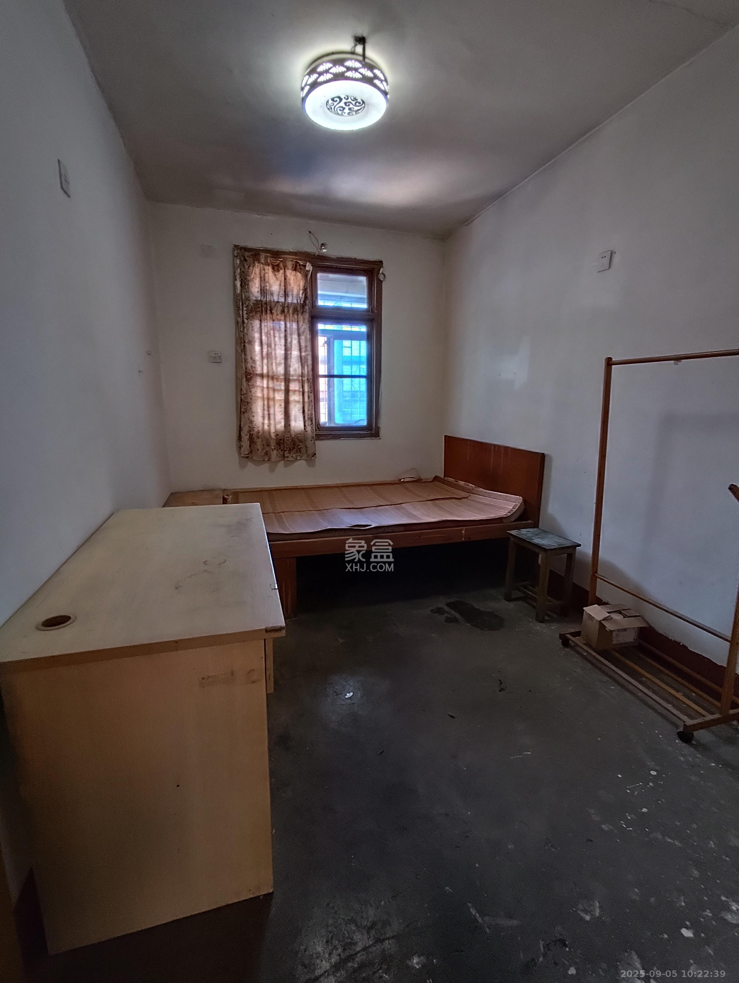 杨家山汽修厂宿舍  2室2厅1卫    1500.0元/月 杨家山汽修厂宿舍  2室2厅1卫    1500.0元/月室内图