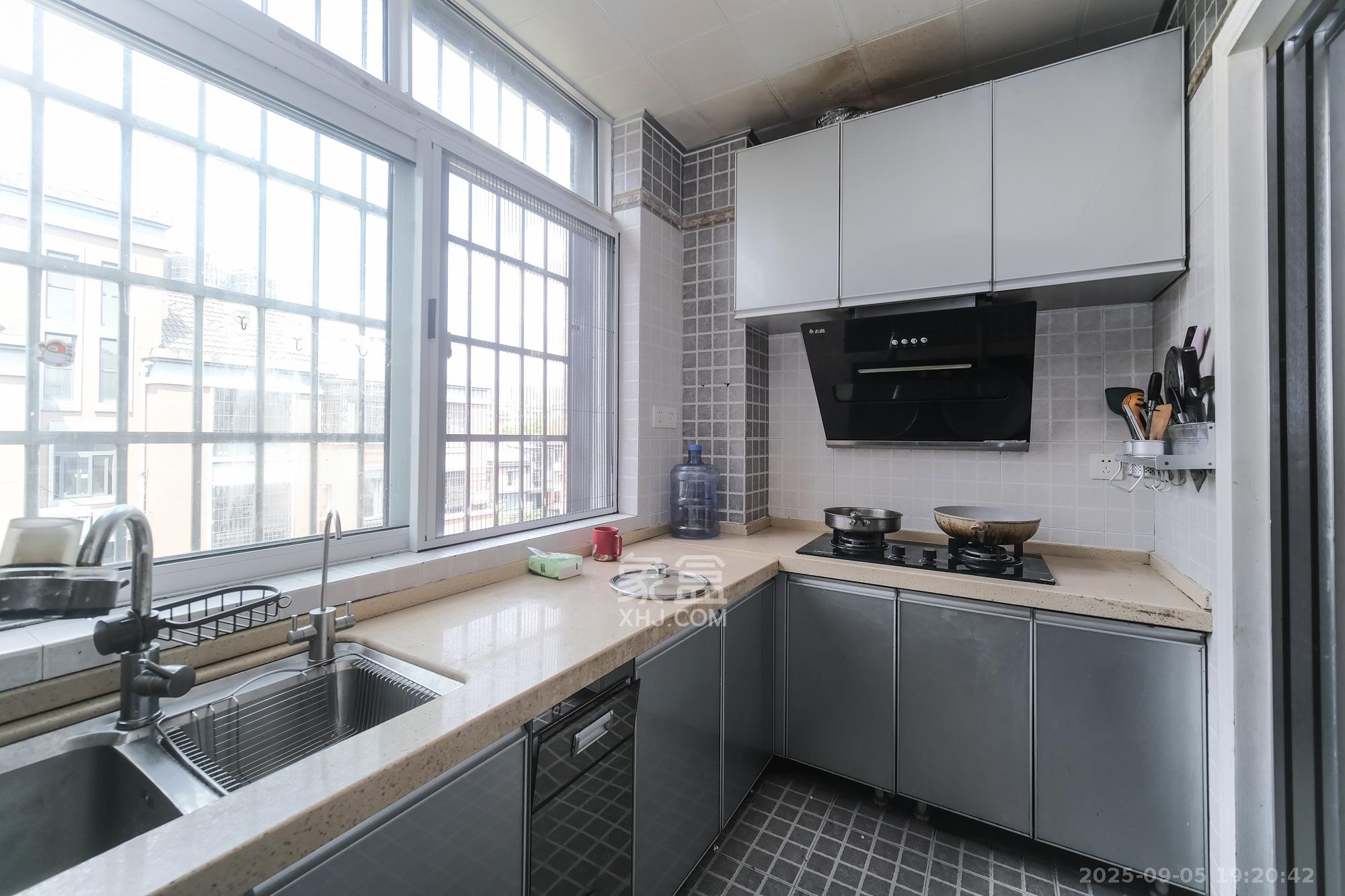 山水湾 3室2厅2卫 90.0万 山水湾 3室2厅2卫 90.0万厨房