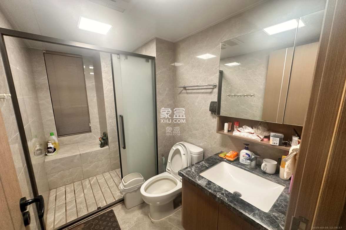 中海麓山境南区 3室2厅2卫 3688.0元/月 中海麓山境南区 3室2厅2卫 3688.0元/月室内图