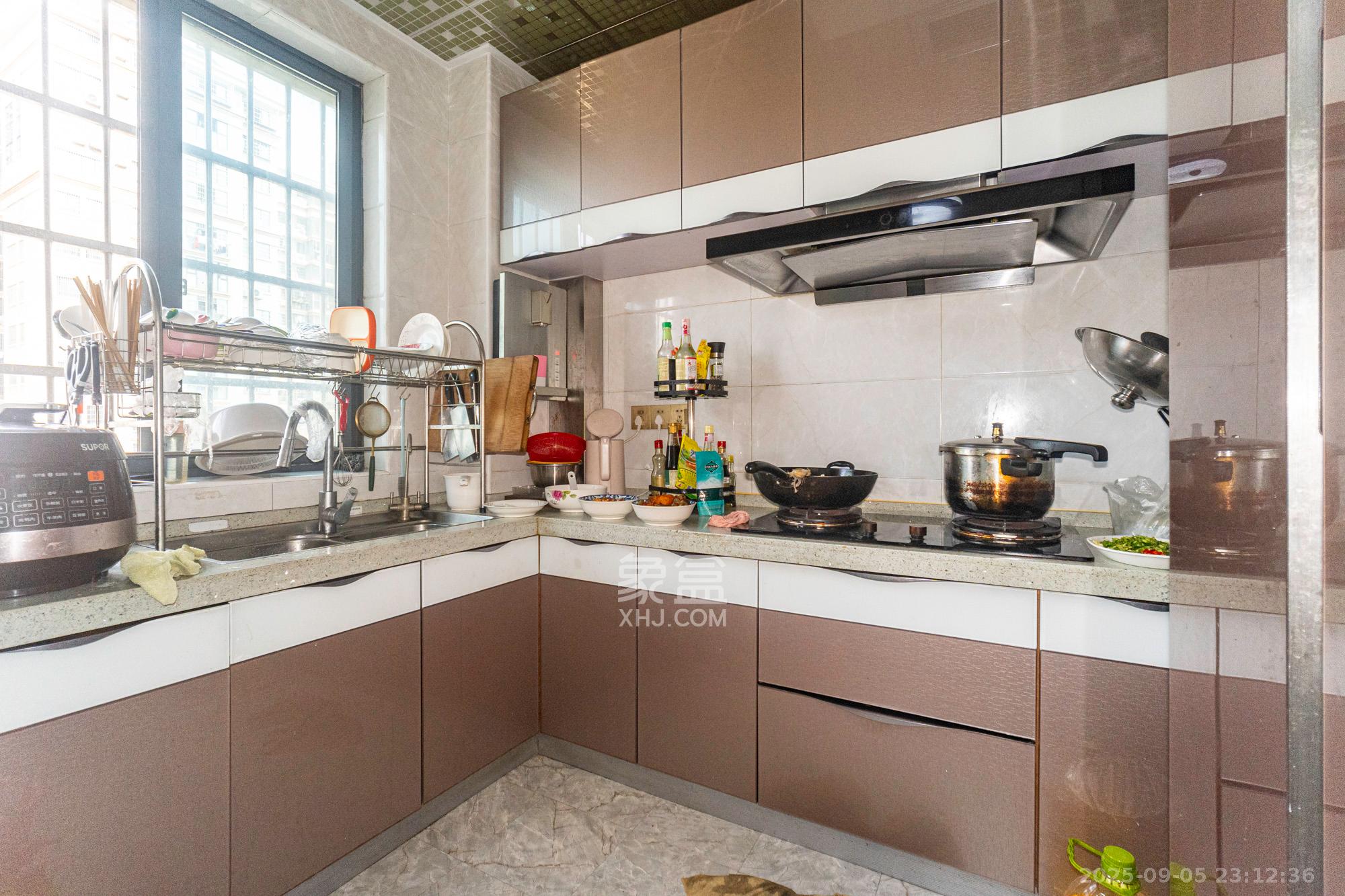 佳美紫郡  3室2厅2卫    65.0万厨房