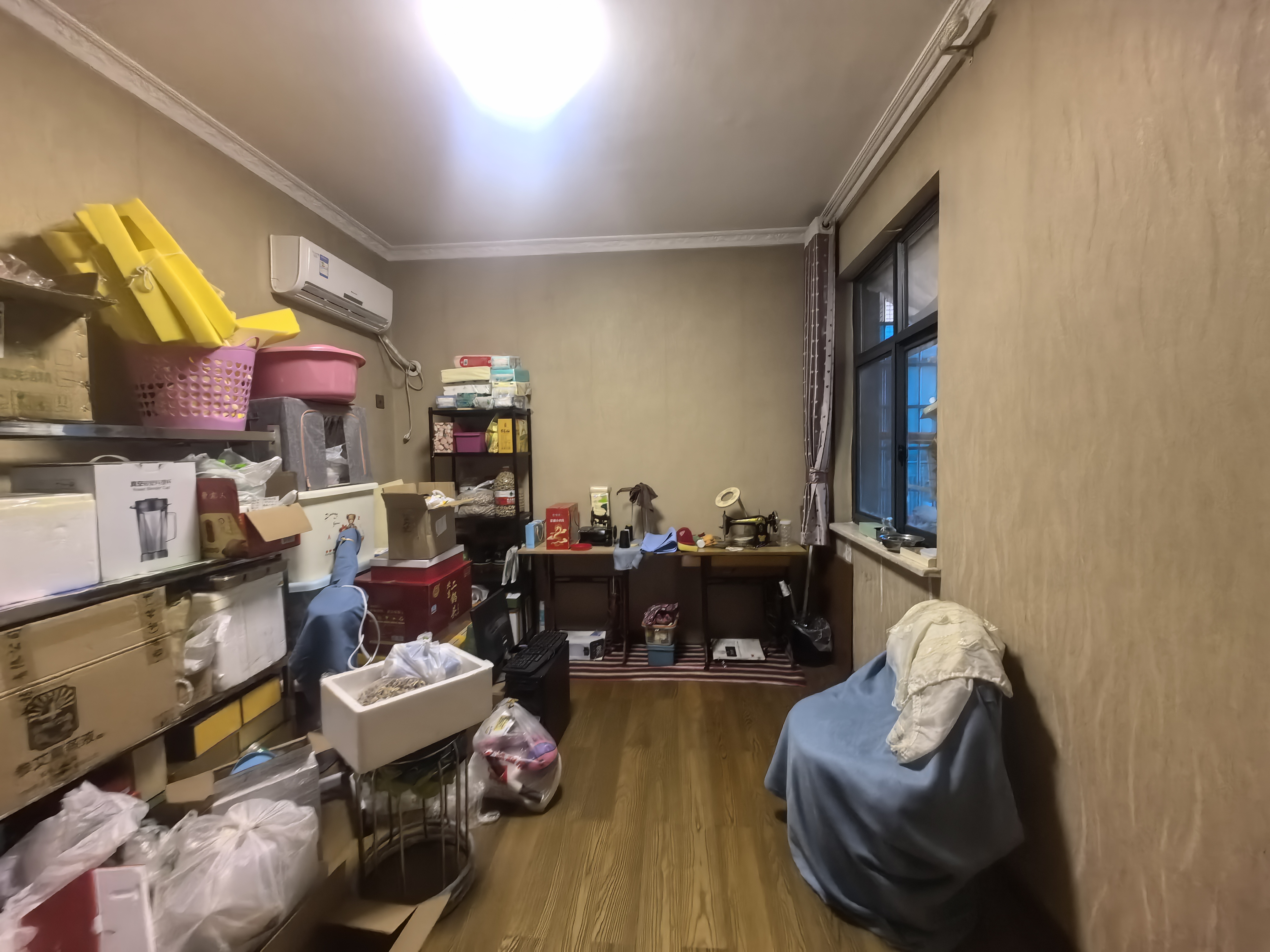 山城上品  4室2厅2卫    85.0万客厅