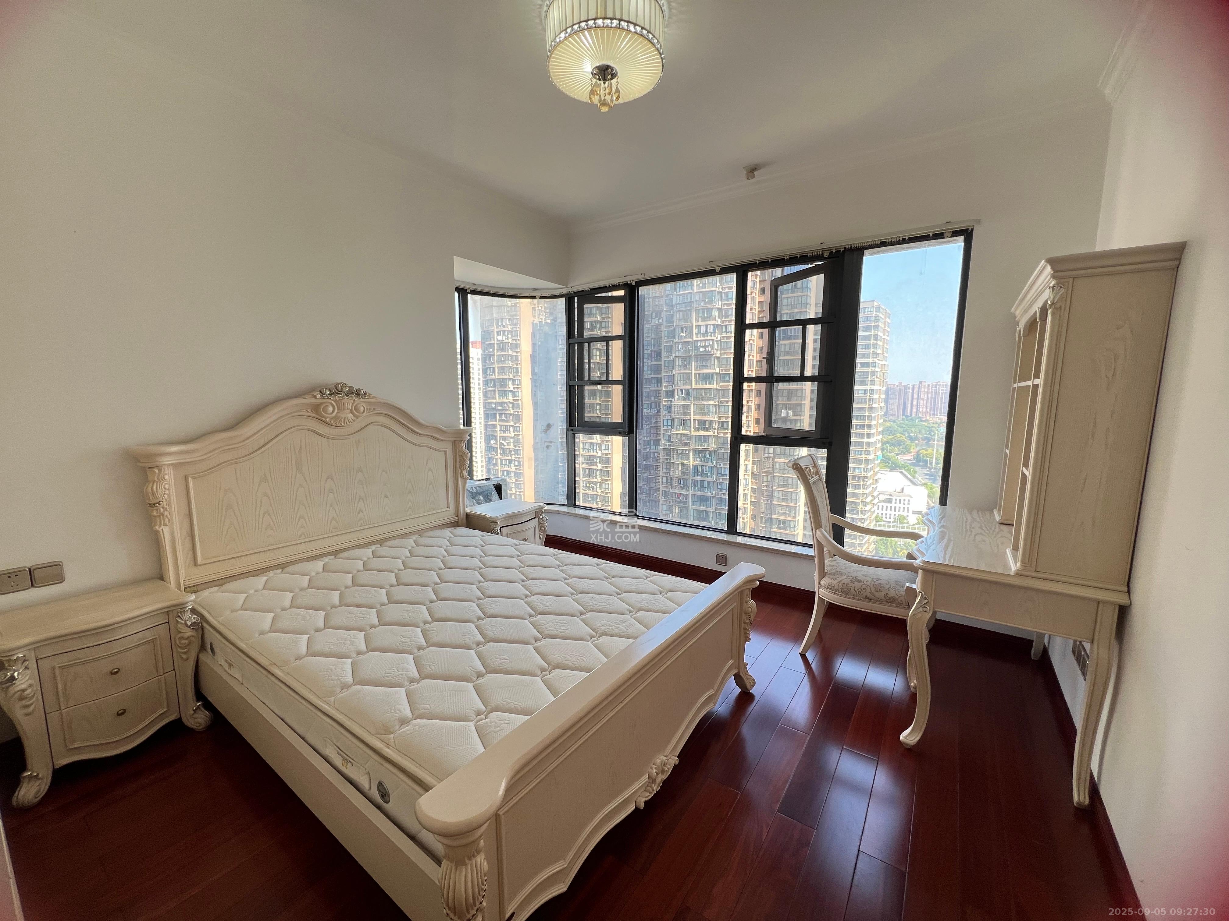 红橡华园(菲莎公馆)  4室2厅1卫    4200.0元/月室内图