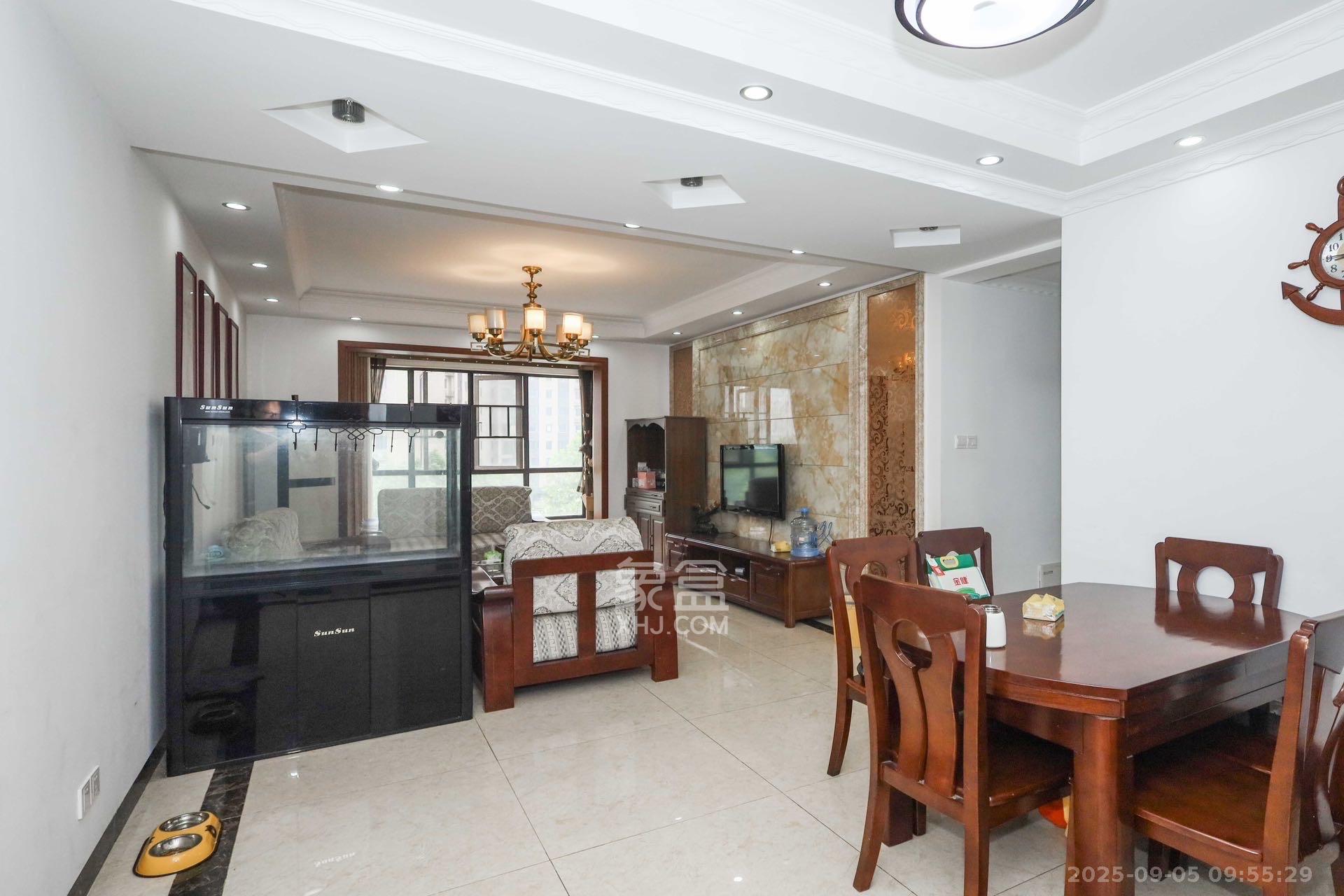 和泓梅溪四季  3室2厅2卫    2900.0元/月室内图