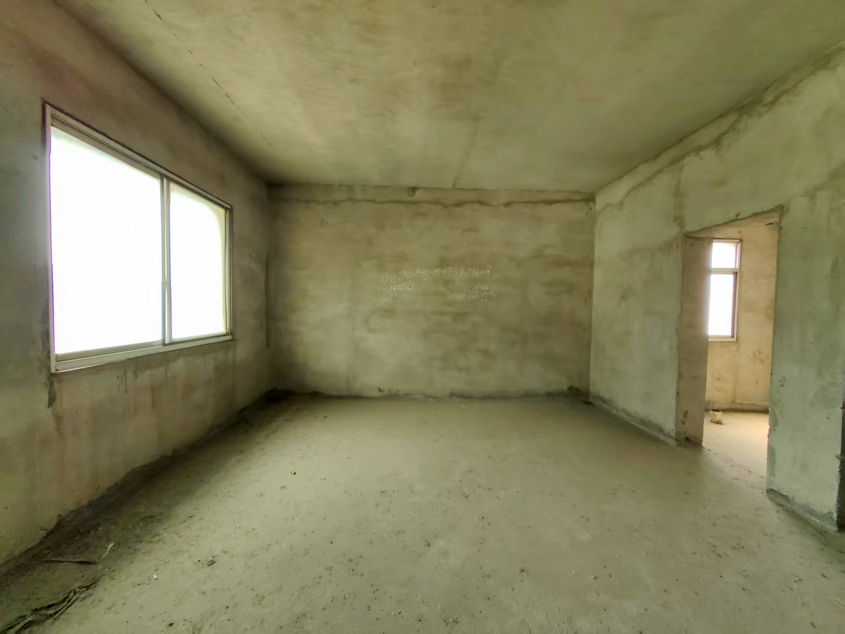 资江新城 8室4厅4卫 56.8万 资江新城 8室4厅4卫 56.8万客厅