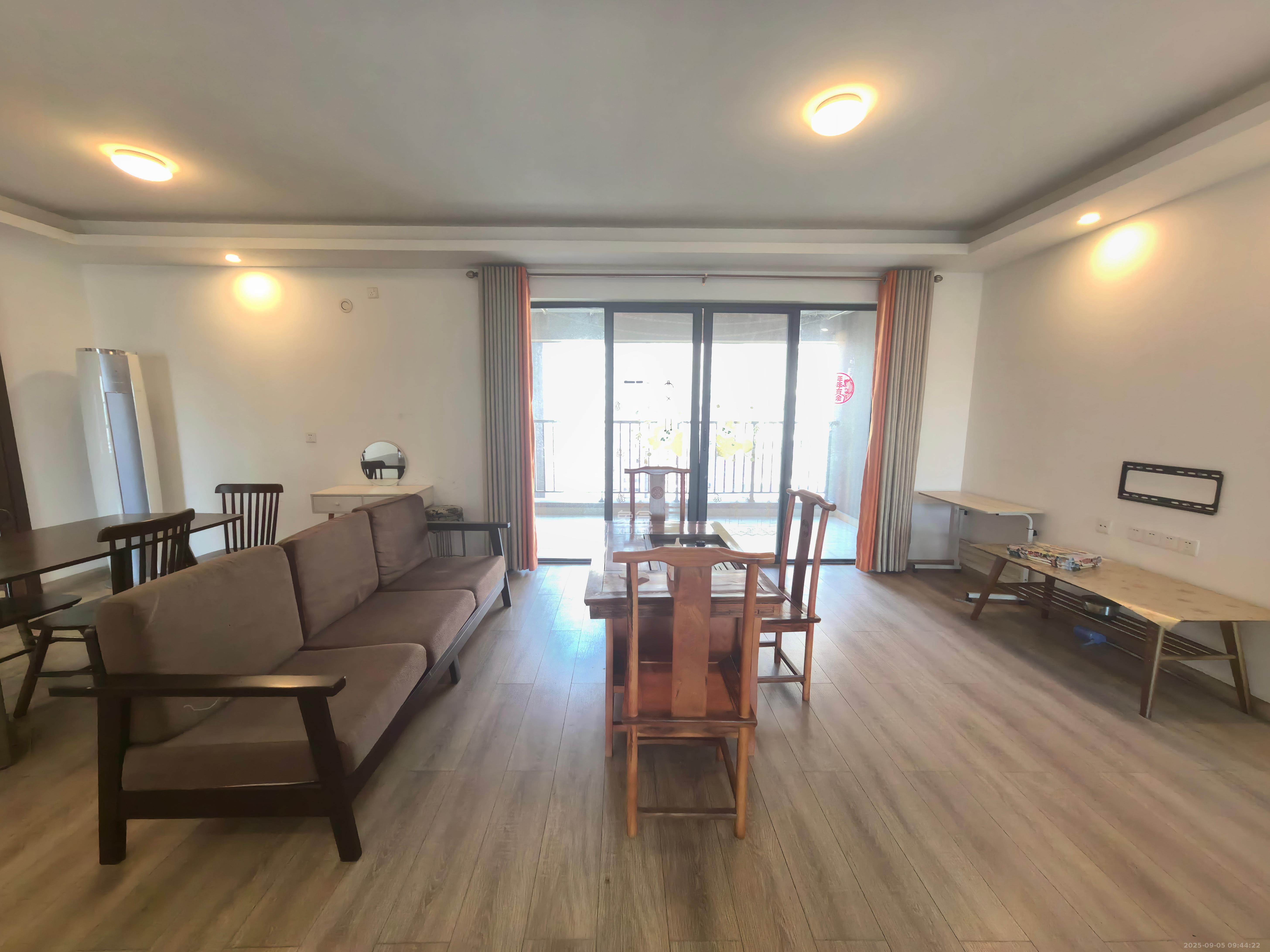 汇金城/嘉华城(二期、三期)  4室2厅2卫    3200.0元/月 汇金城/嘉华城(二期、三期)  4室2厅2卫    3200.0元/月室内图