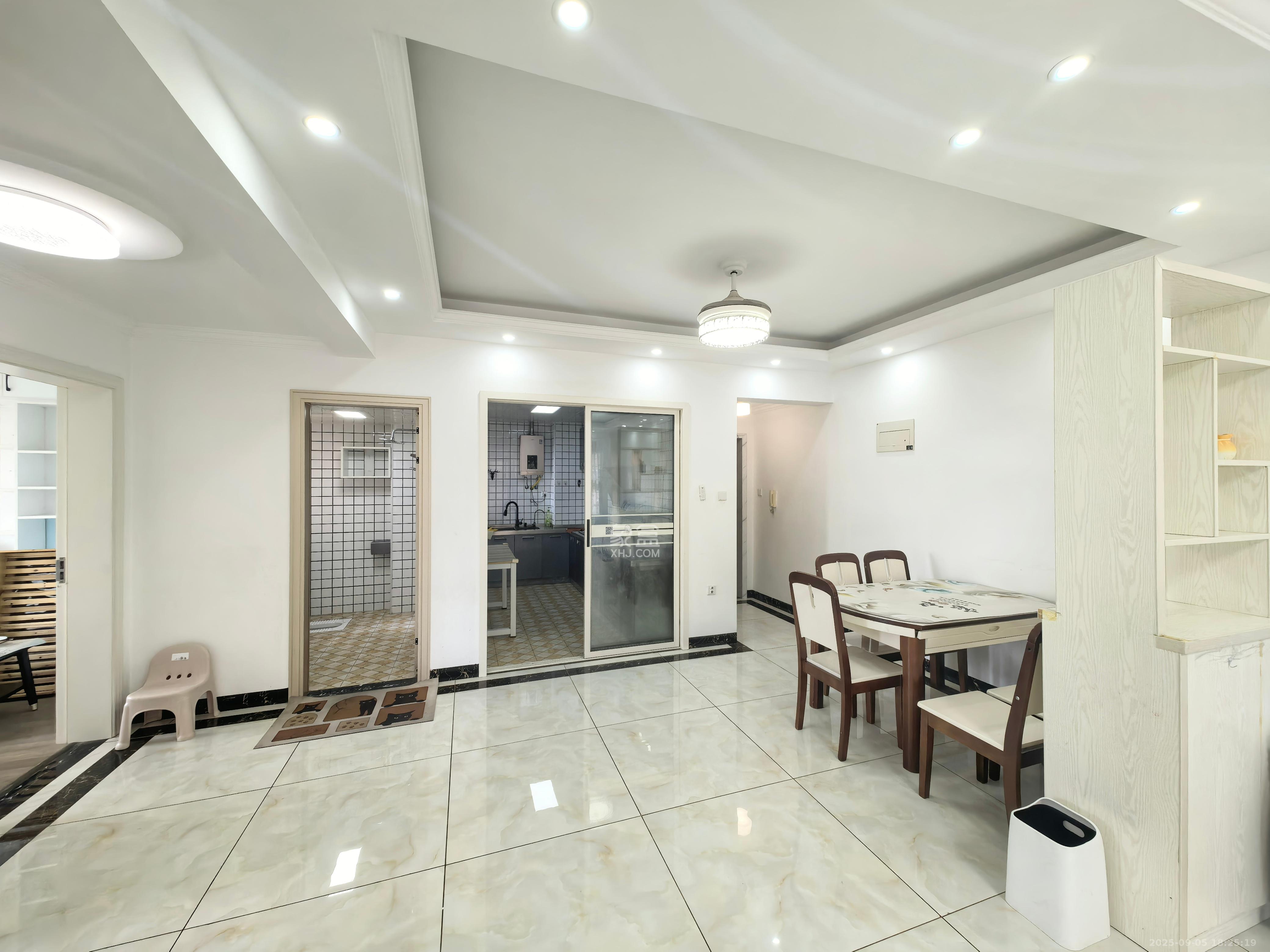 和润园一、二期 3室2厅1卫 2200.0元/月 和润园一、二期 3室2厅1卫 2200.0元/月室内图