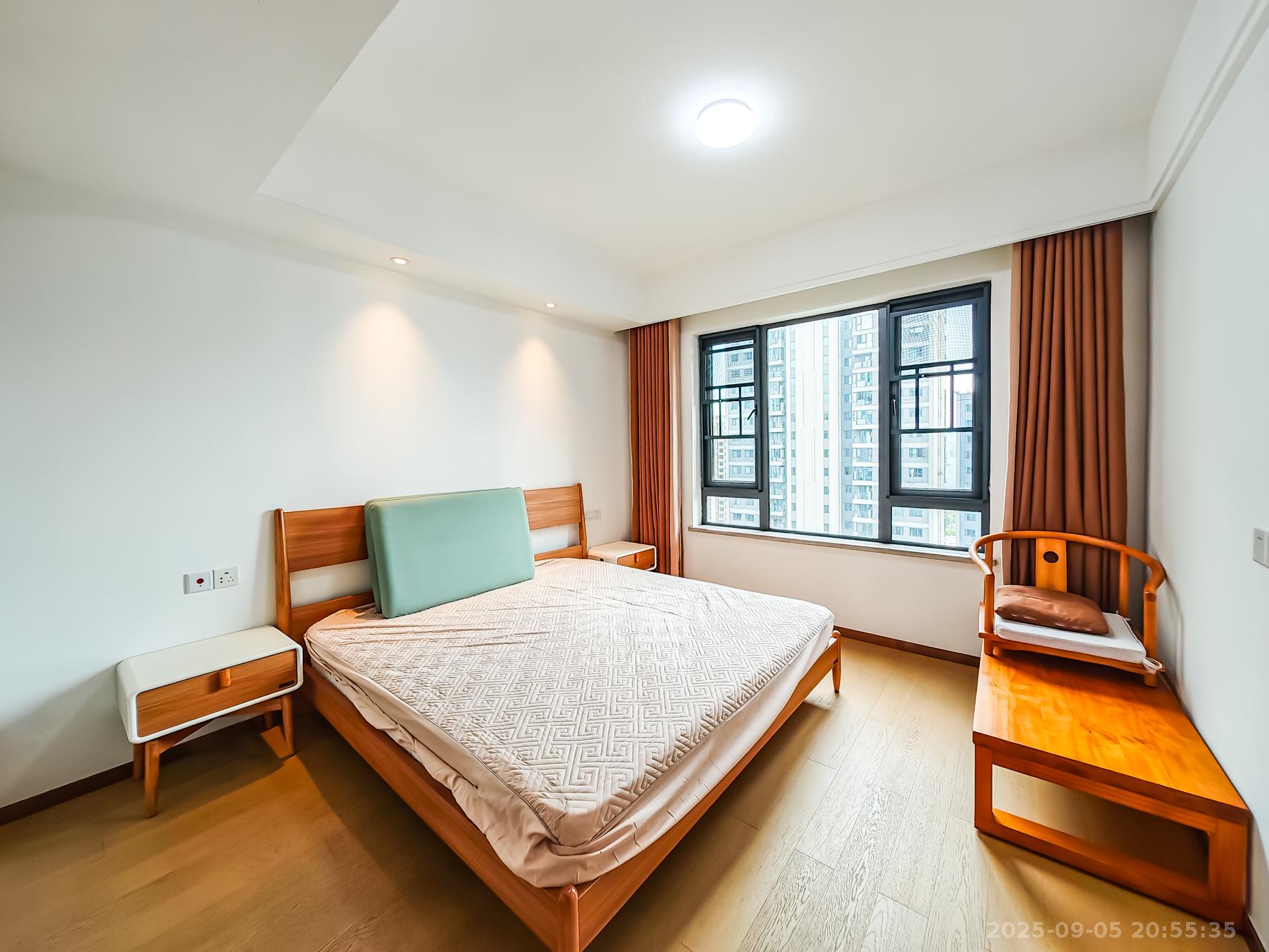 长沙万境潇湘  4室2厅2卫    158.0万卧室