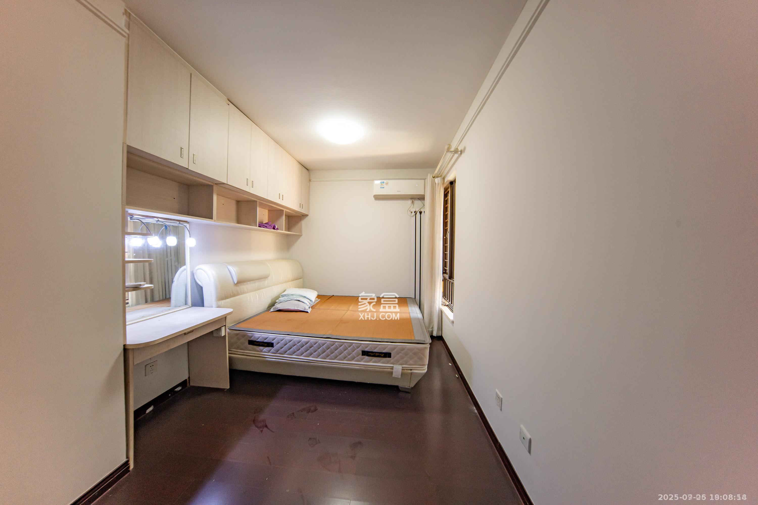 中海国际二期  3室2厅2卫    2000.0元/月 中海国际二期  3室2厅2卫    2000.0元/月室内图