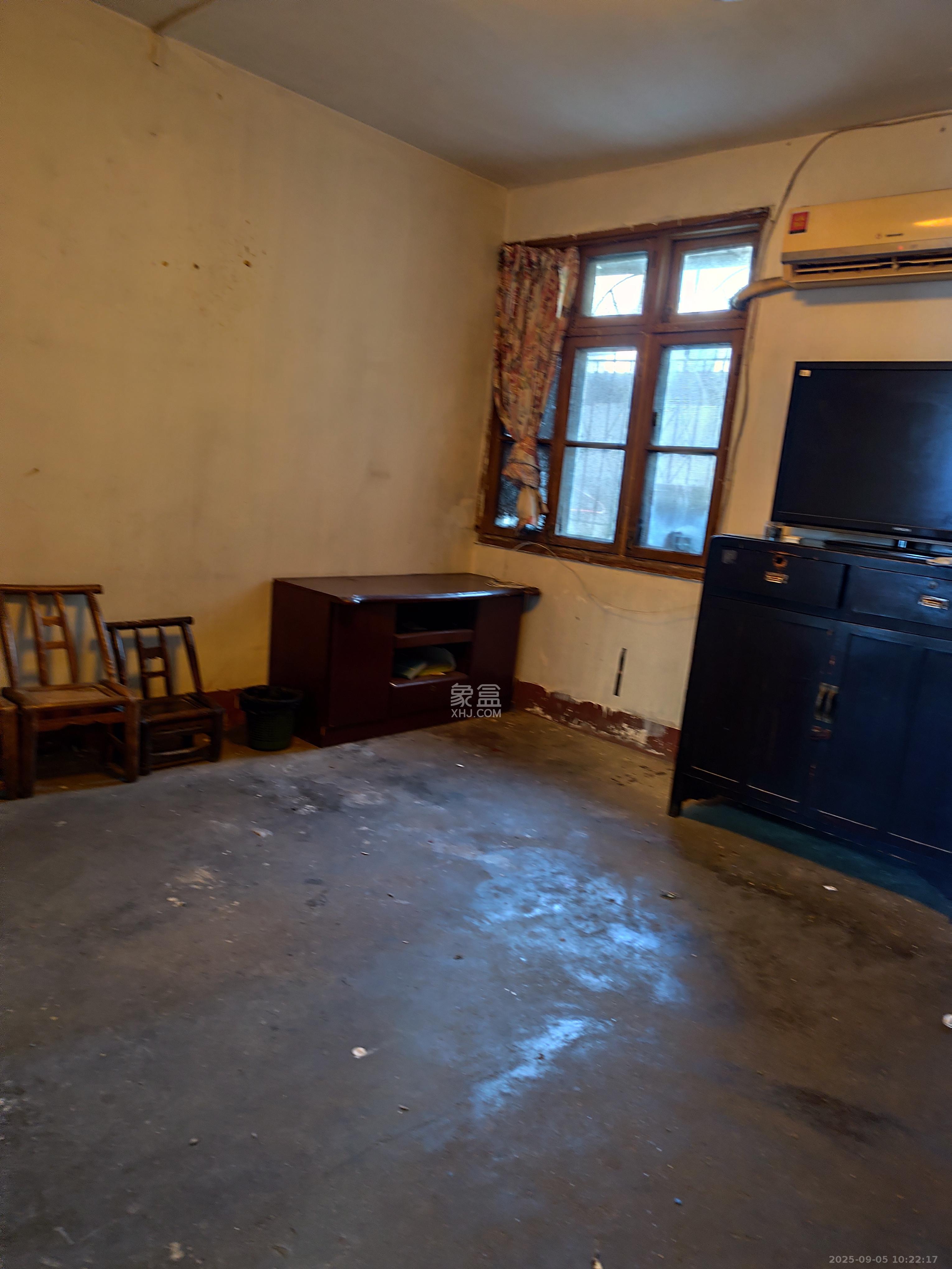 杨家山汽修厂宿舍  2室2厅1卫    1500.0元/月 杨家山汽修厂宿舍  2室2厅1卫    1500.0元/月室内图