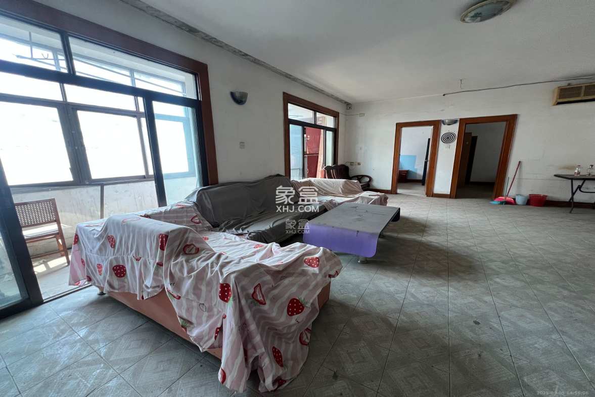 双银花园  3室2厅1卫    1600.0元/月 双银花园  3室2厅1卫    1600.0元/月室内图