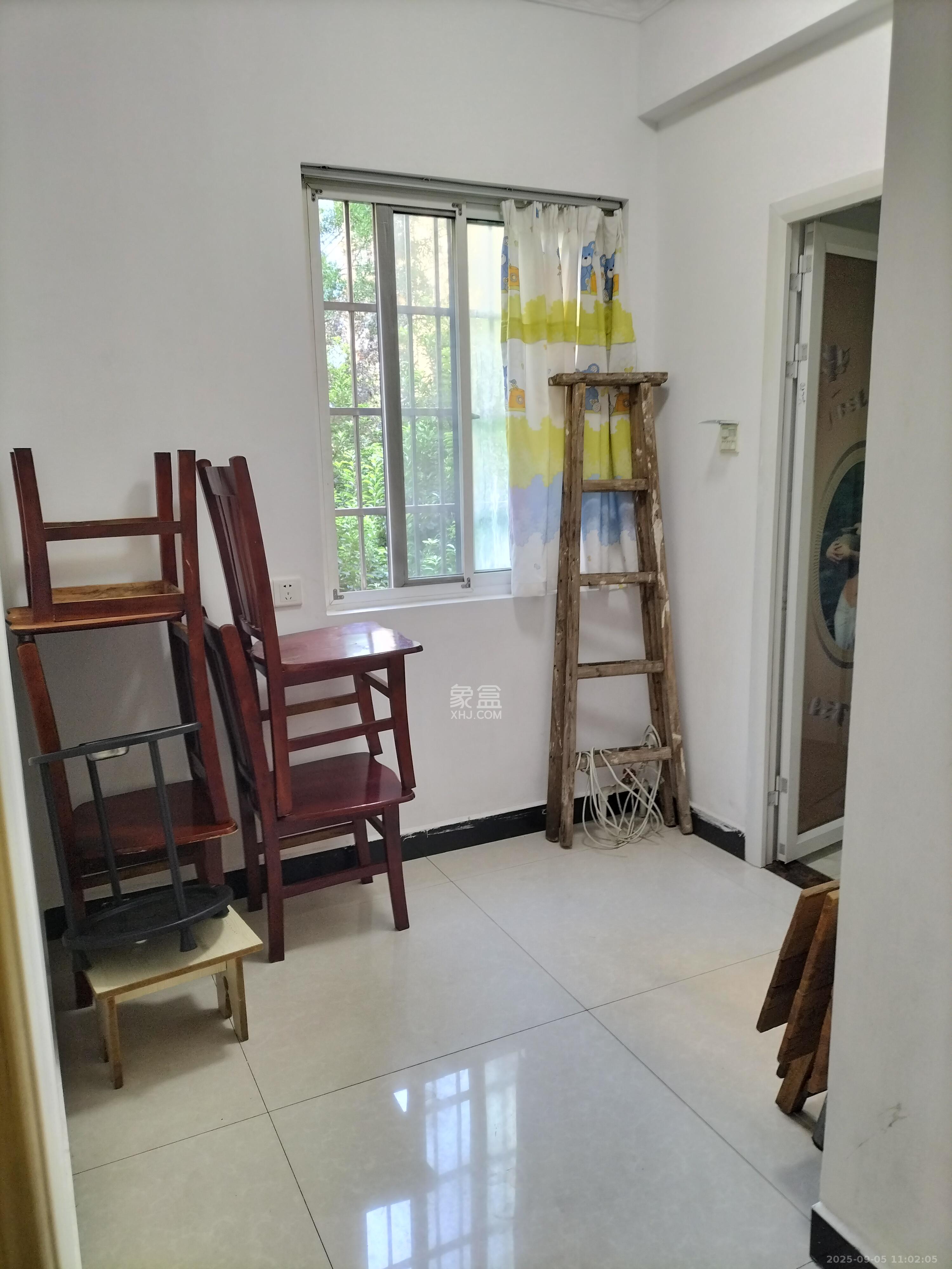 家兴苑  3室2厅1卫    2400.0元/月室内图