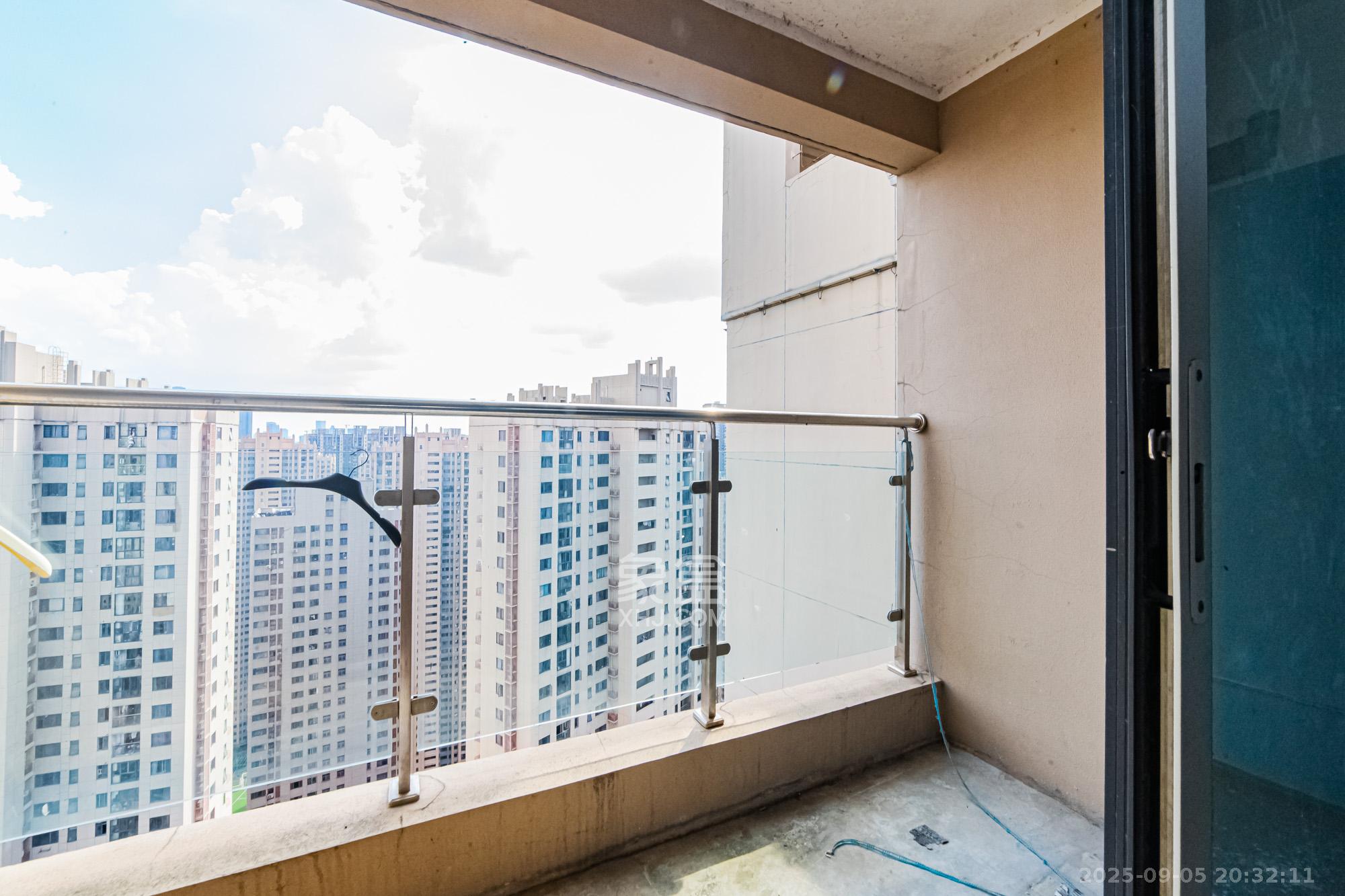 北辰三角洲E4区  4室2厅2卫    145.0万 北辰三角洲E4区  4室2厅2卫    145.0万阳台