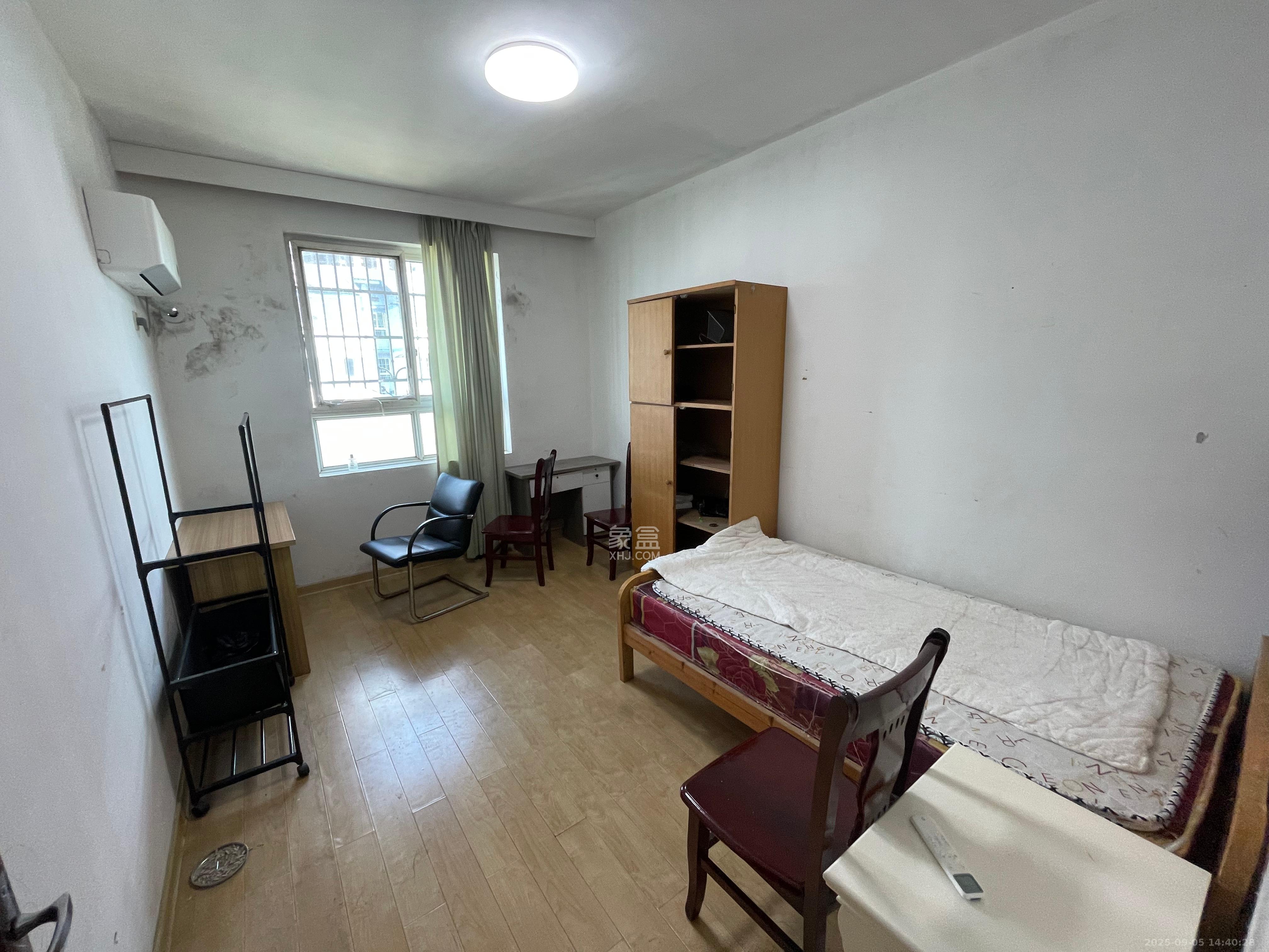 欣胜园  4室2厅2卫    2300.0元/月室内图