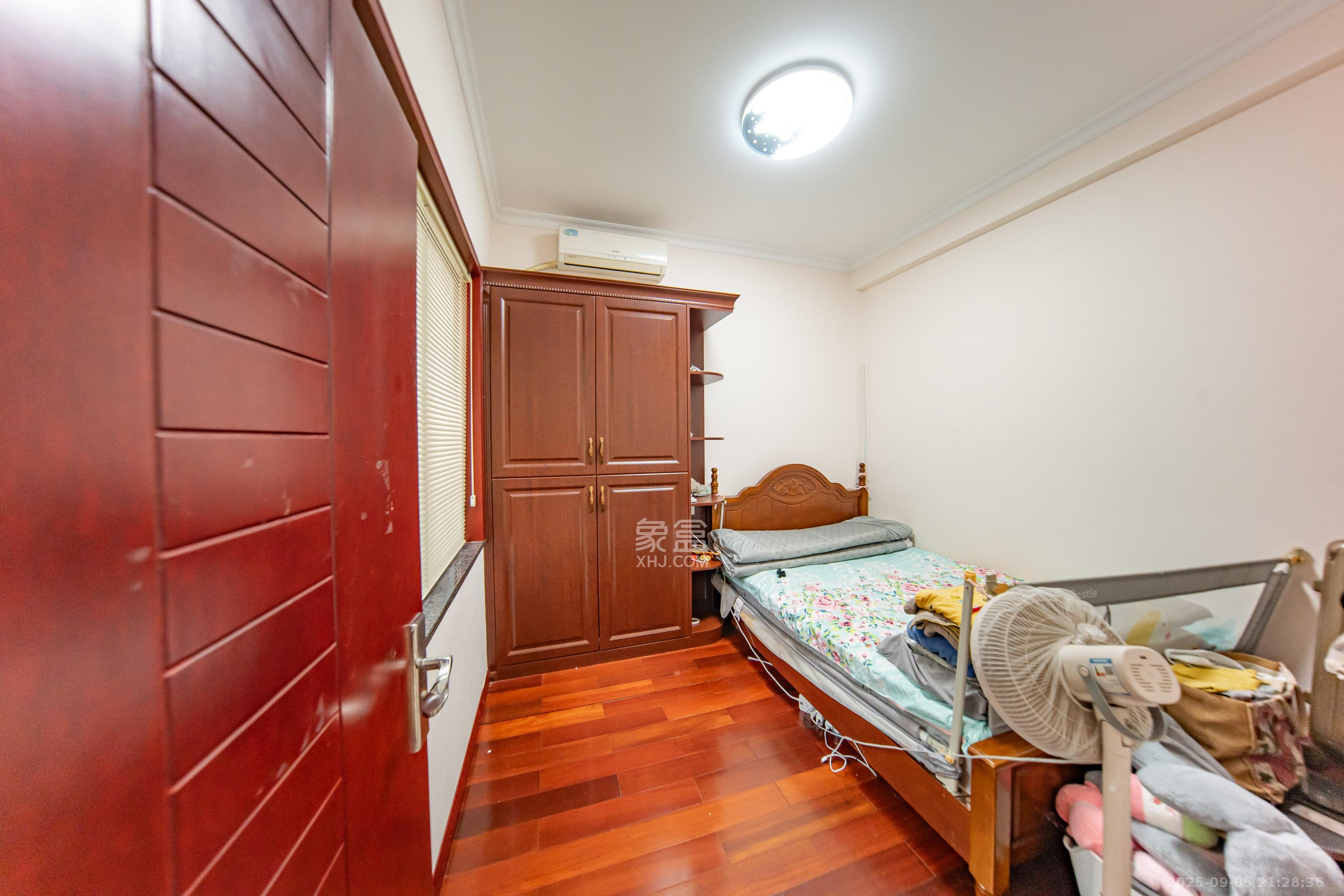 汀湘十里  5室2厅4卫    538.0万 汀湘十里  5室2厅4卫    538.0万卧室