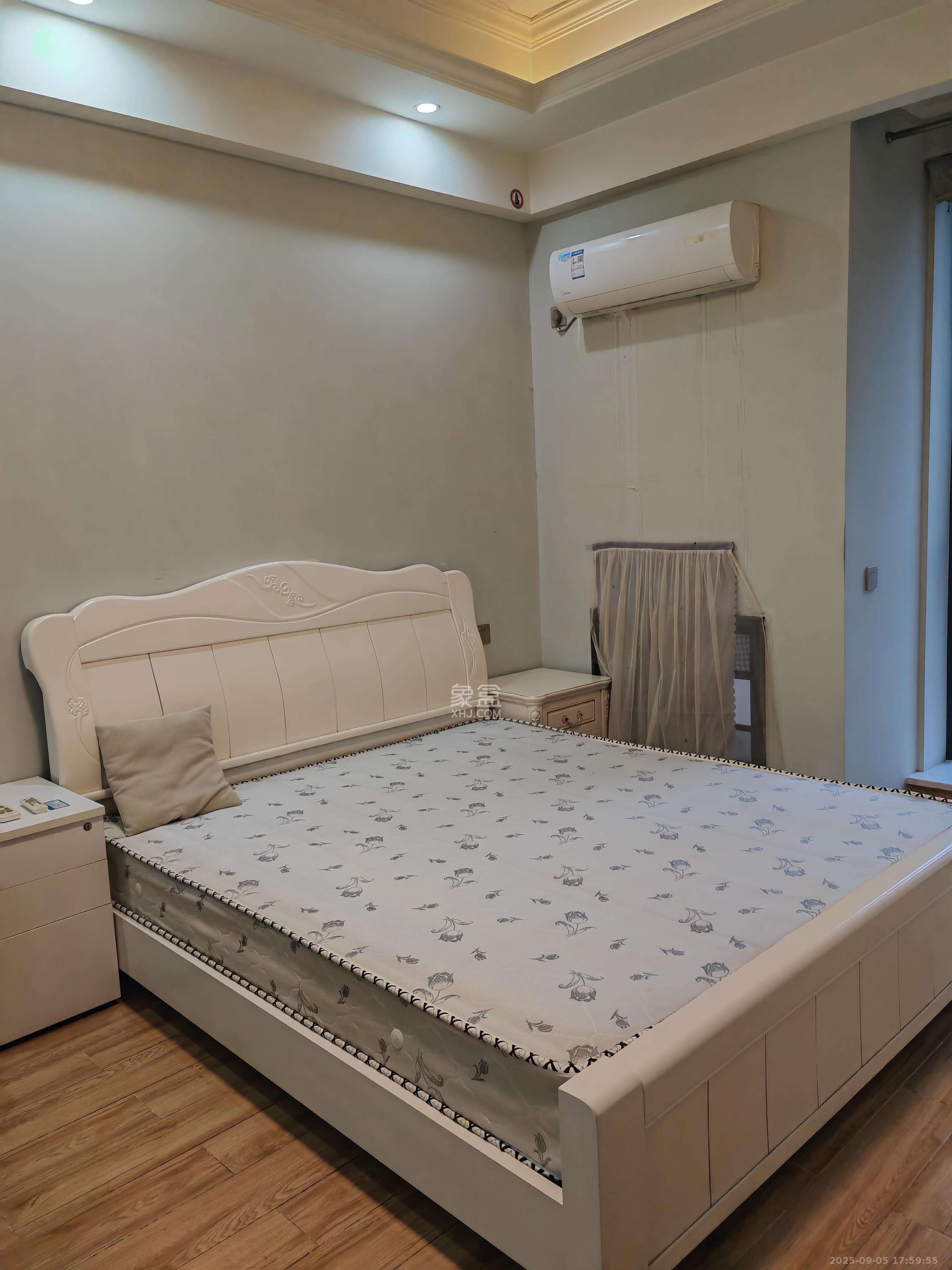 新世界广场  1室1厅1卫   1500.00元/月室内图