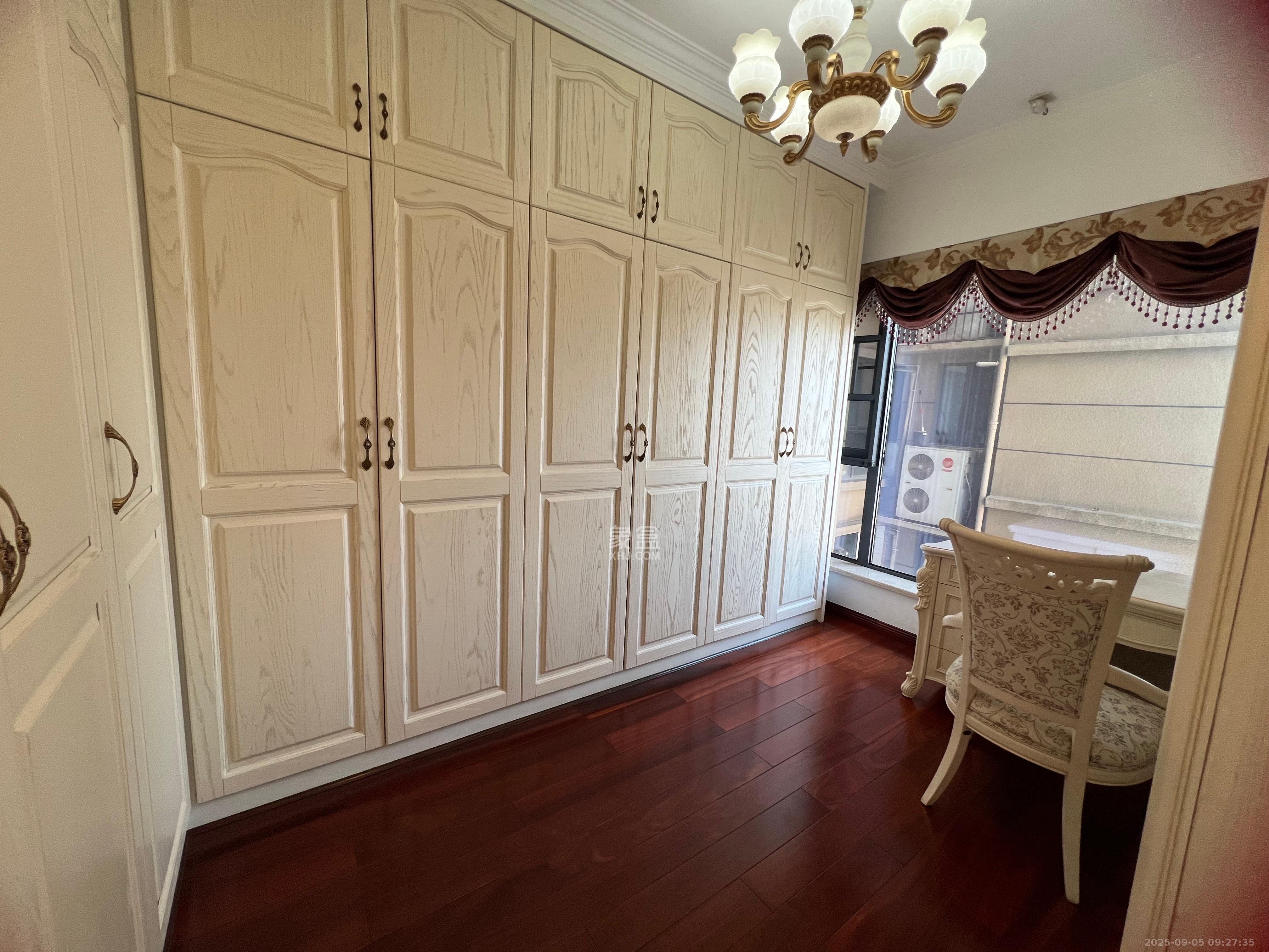 红橡华园(菲莎公馆)  4室2厅1卫    4200.0元/月室内图