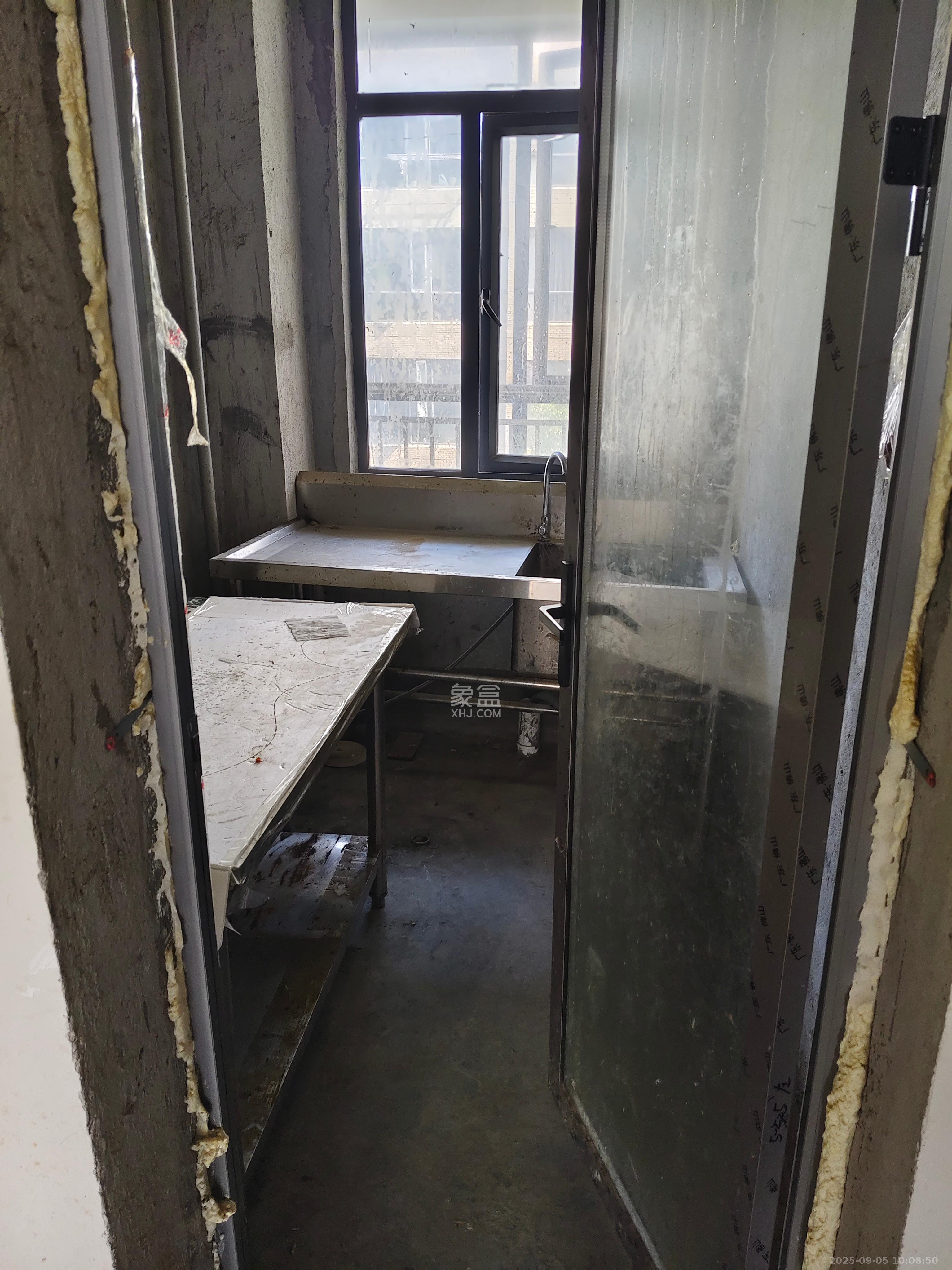 岳银欣苑 3室2厅1卫 1800.0元/月 岳银欣苑 3室2厅1卫 1800.0元/月室内图