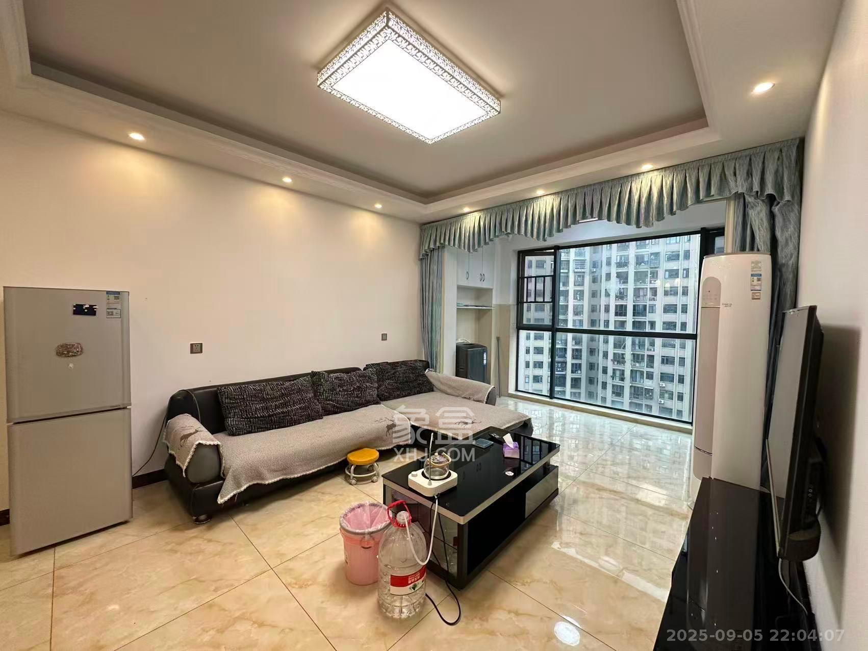 辉煌国际城二期  3室1厅1卫    2500.0元/月室内图