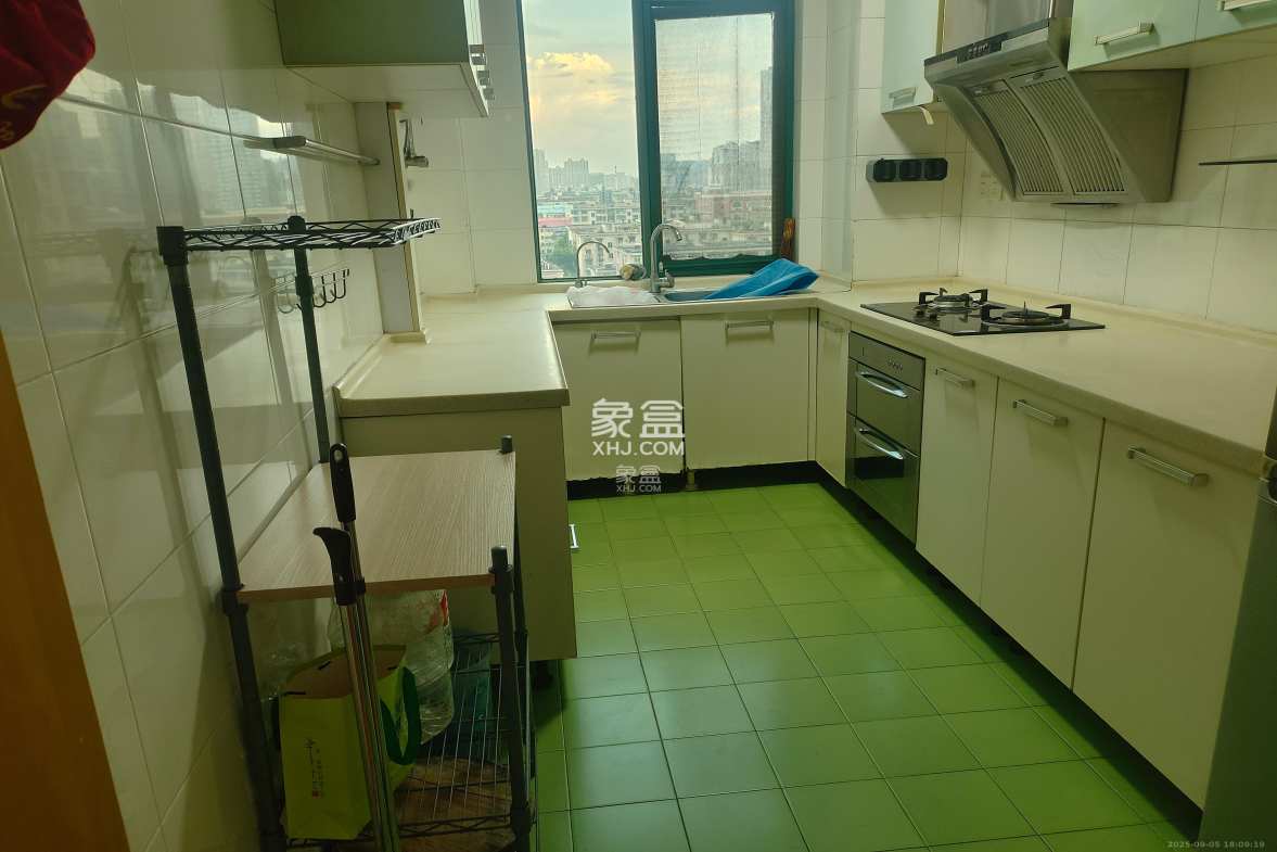 颐美园 3室2厅2卫 3000.0元/月 颐美园 3室2厅2卫 3000.0元/月室内图