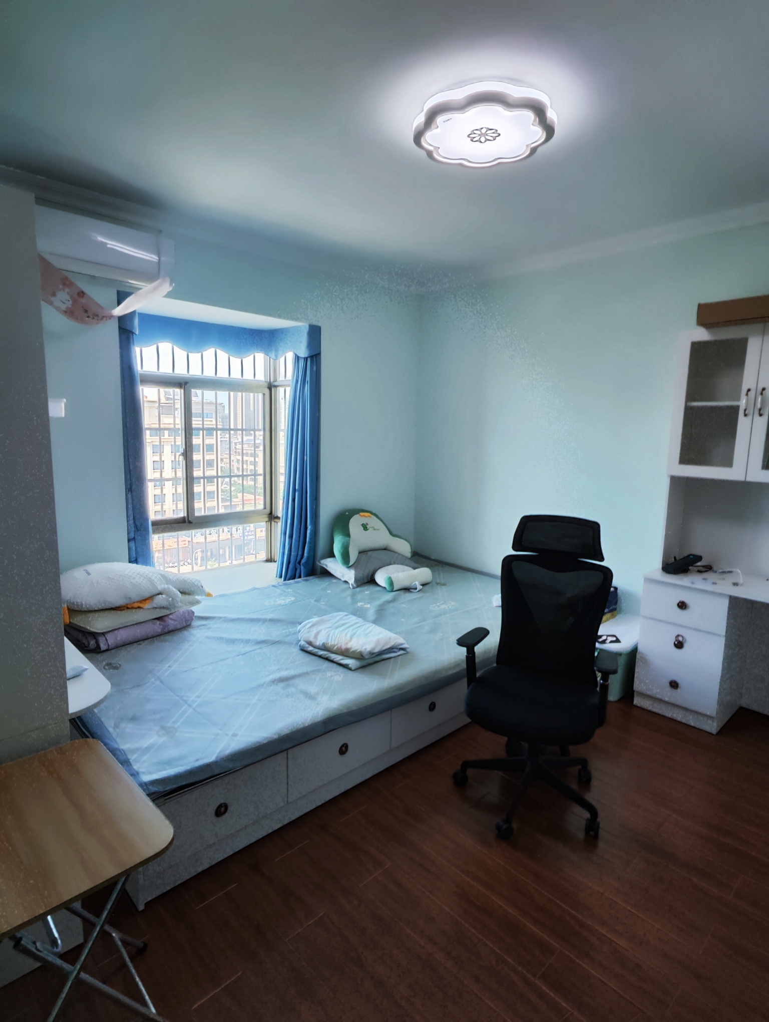 易瓒良庄  3室2厅2卫    2400.0元/月室内图