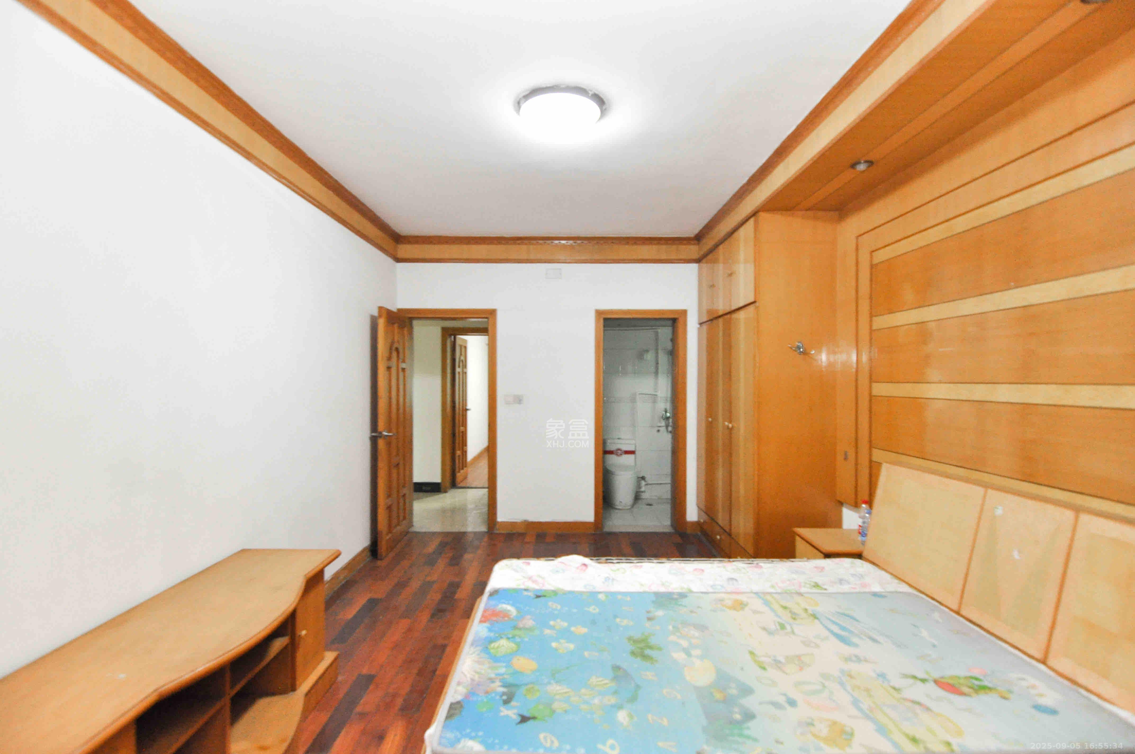 望兴家园  4室2厅2卫   2600.00元/月室内图