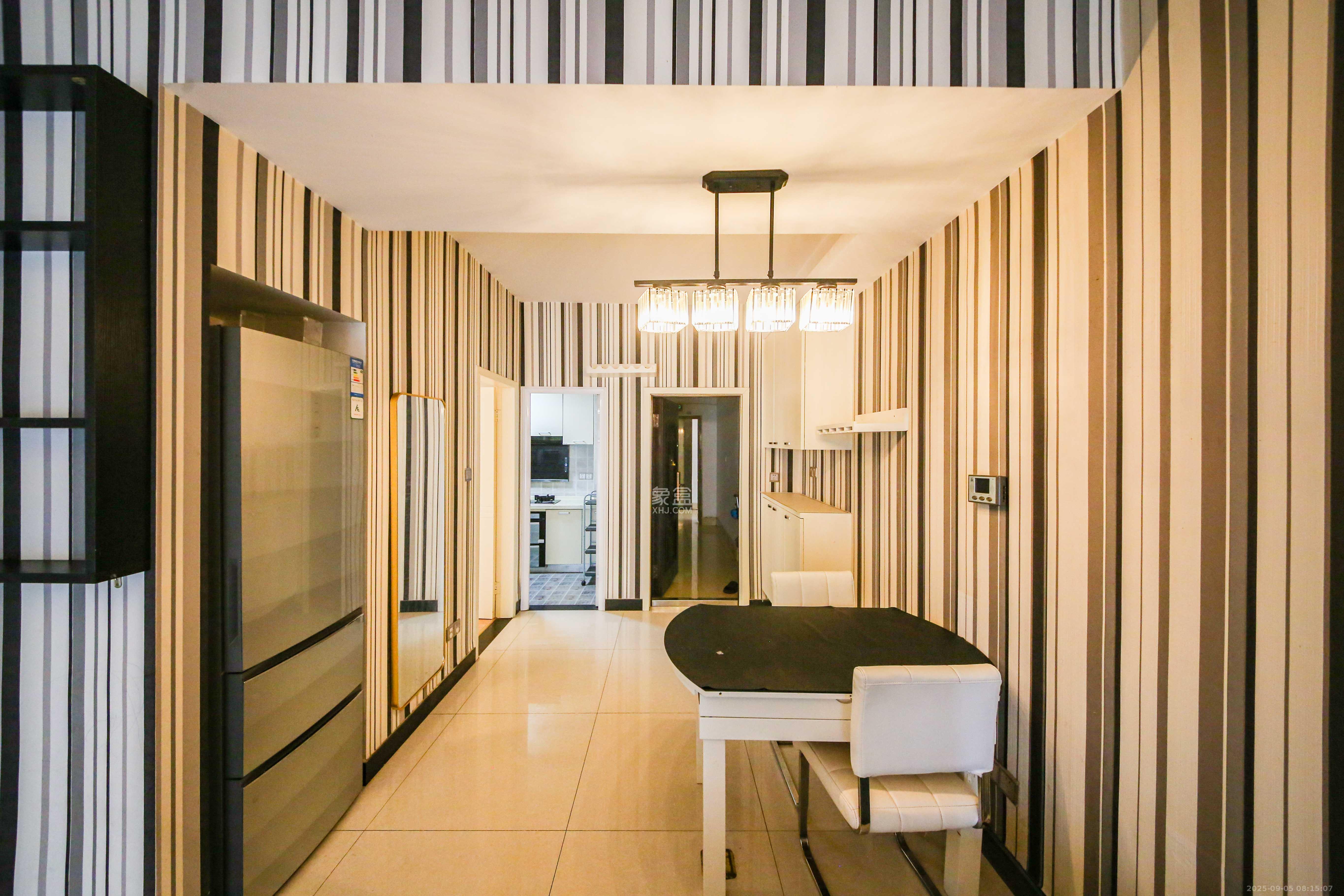 康斯丹郡(融程领秀佳园) 1室2厅1卫 68.0万 康斯丹郡(融程领秀佳园) 1室2厅1卫 68.0万客厅