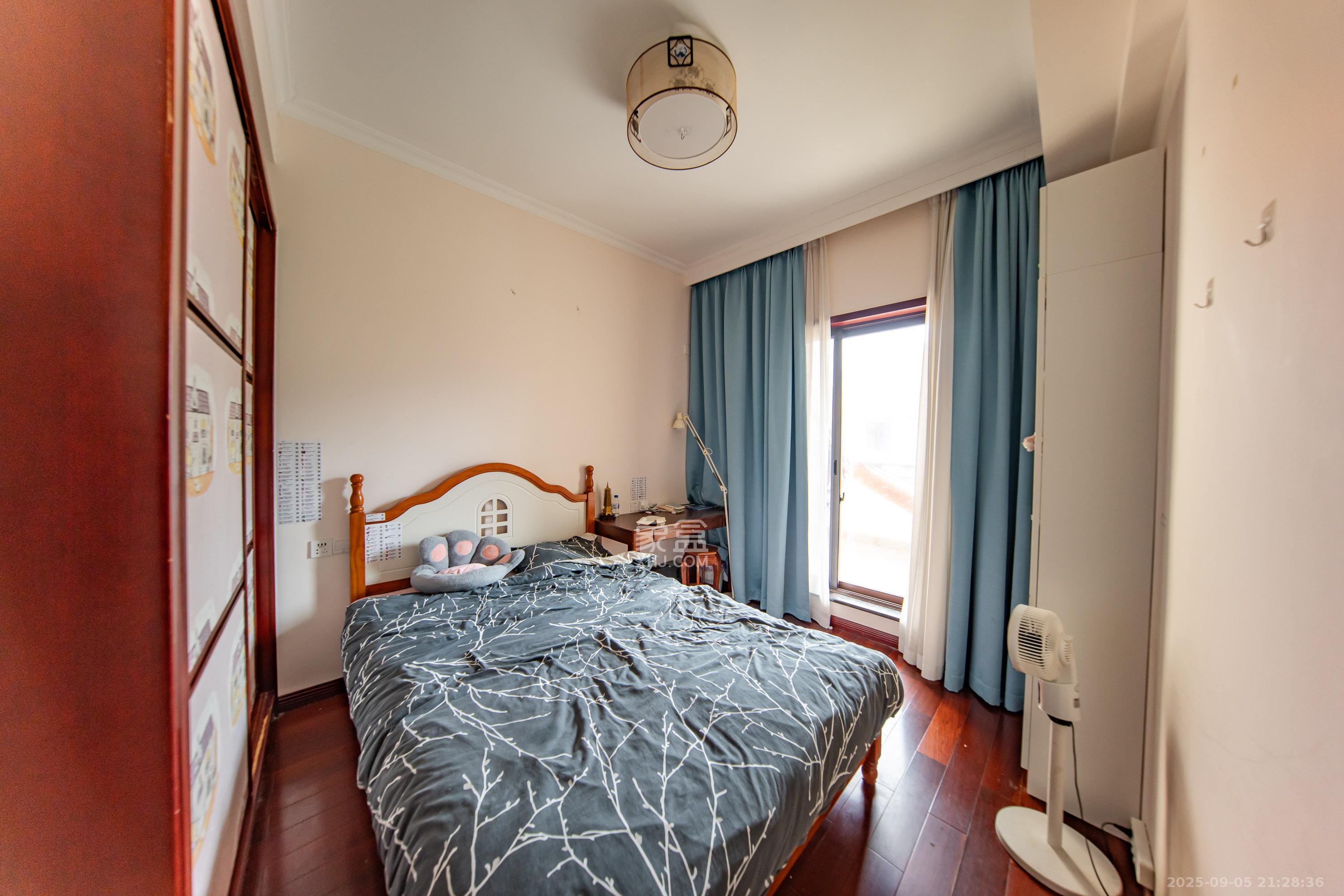 汀湘十里  5室2厅4卫    538.0万 汀湘十里  5室2厅4卫    538.0万卧室