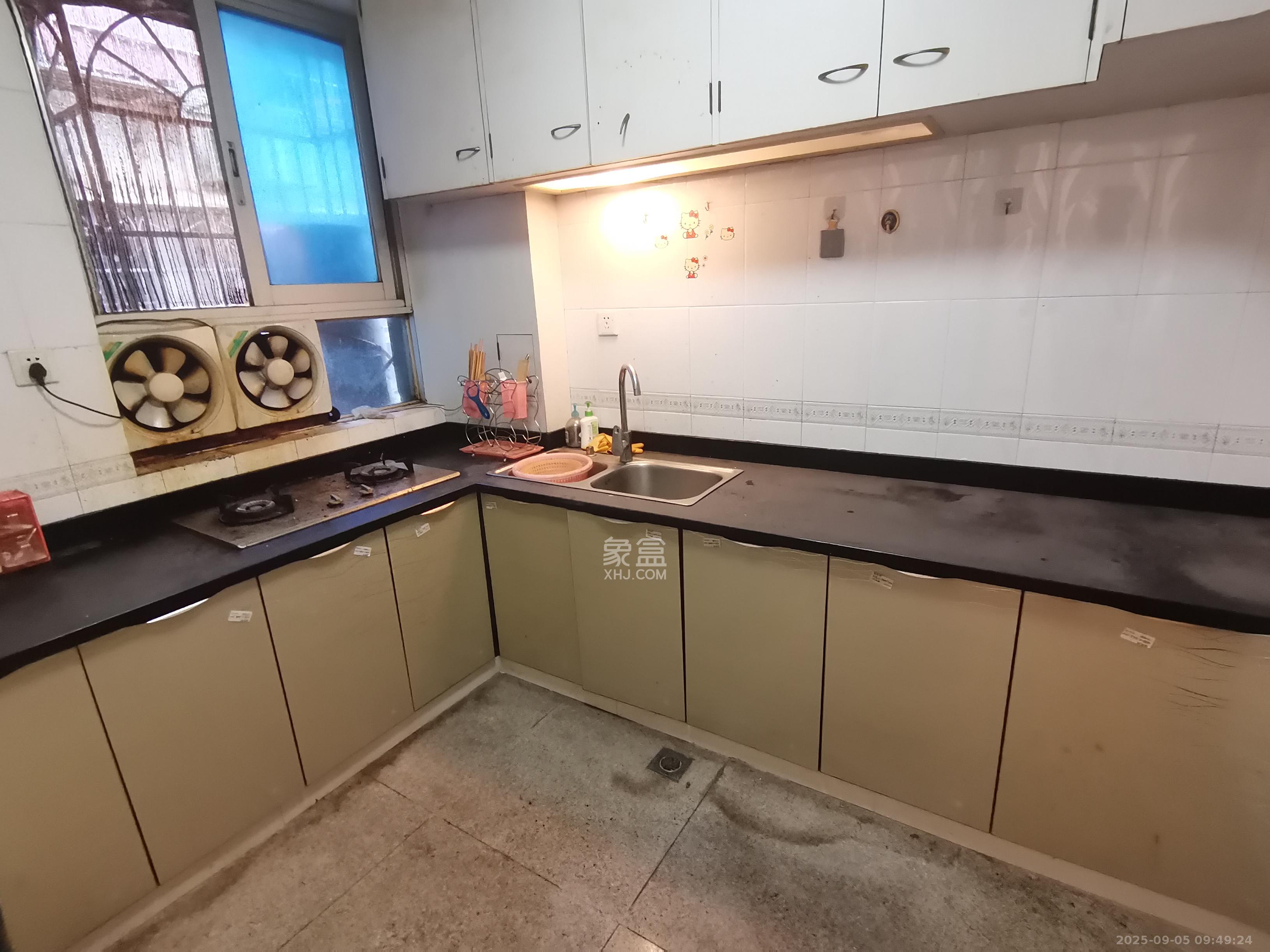 鸿园小区  3室2厅1卫   2200.00元/月室内图
