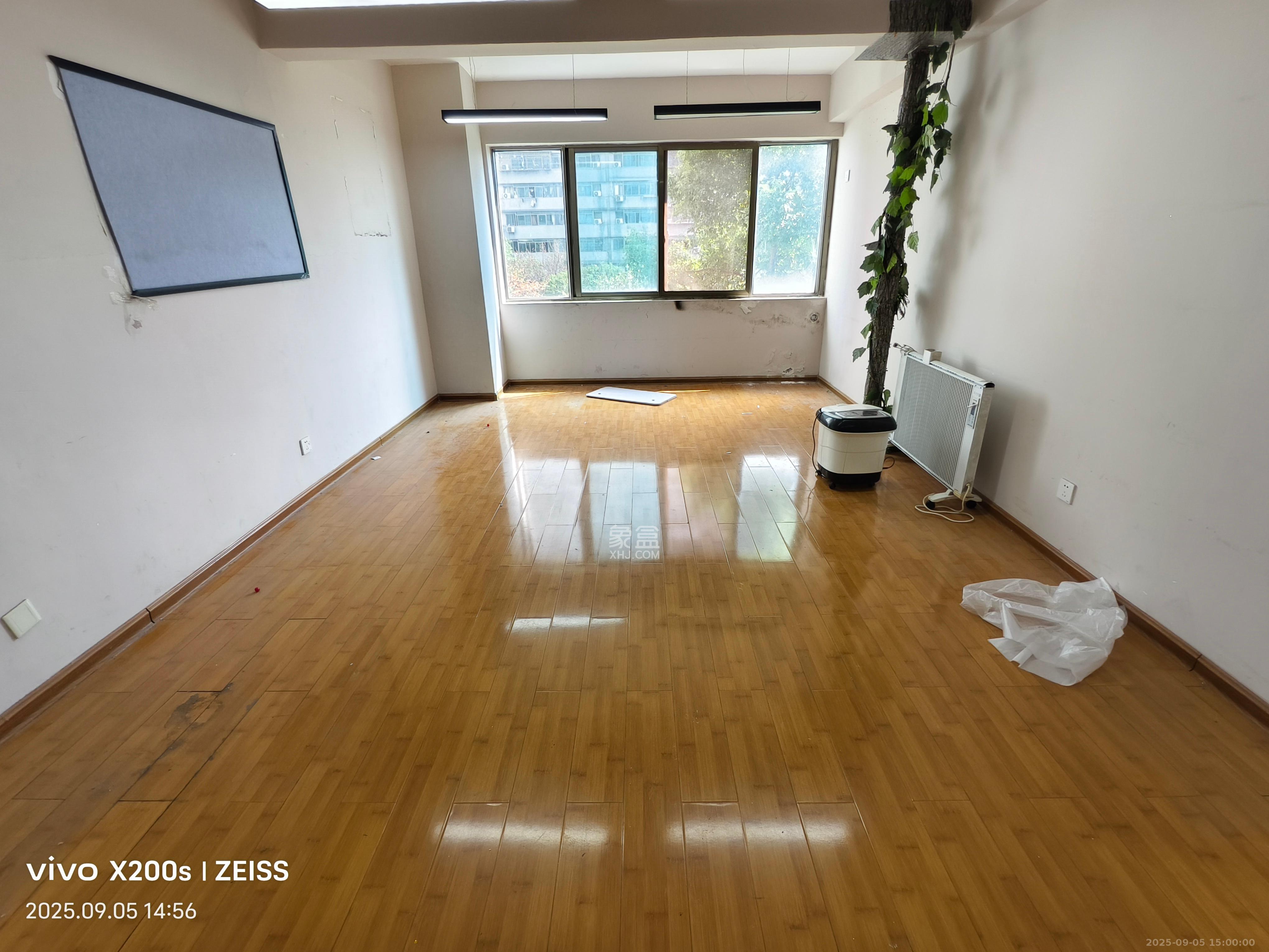 香颂国际  4室2厅2卫   4200.00元/月室内图