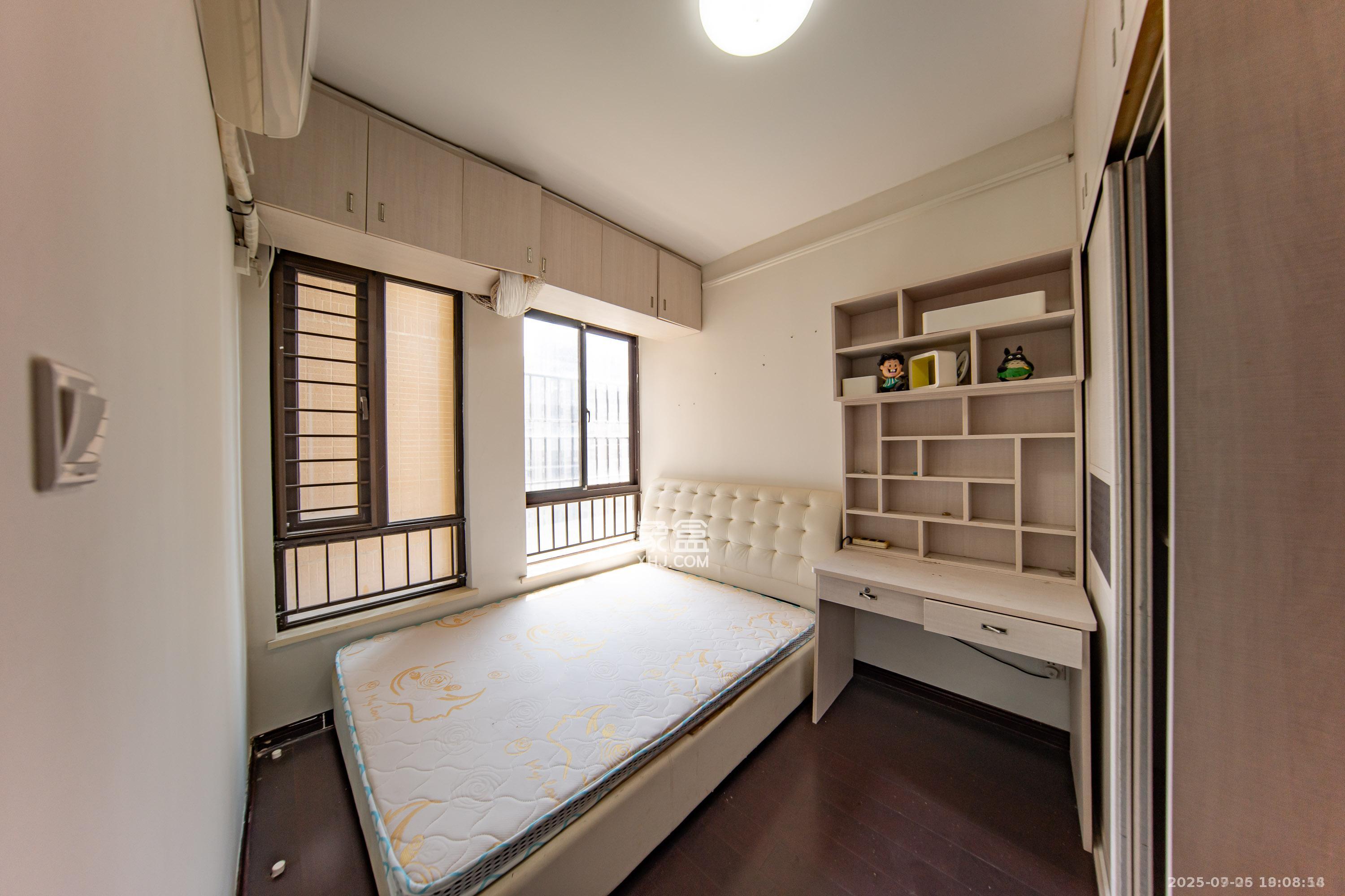 中海国际二期  3室2厅2卫    2000.0元/月 中海国际二期  3室2厅2卫    2000.0元/月室内图