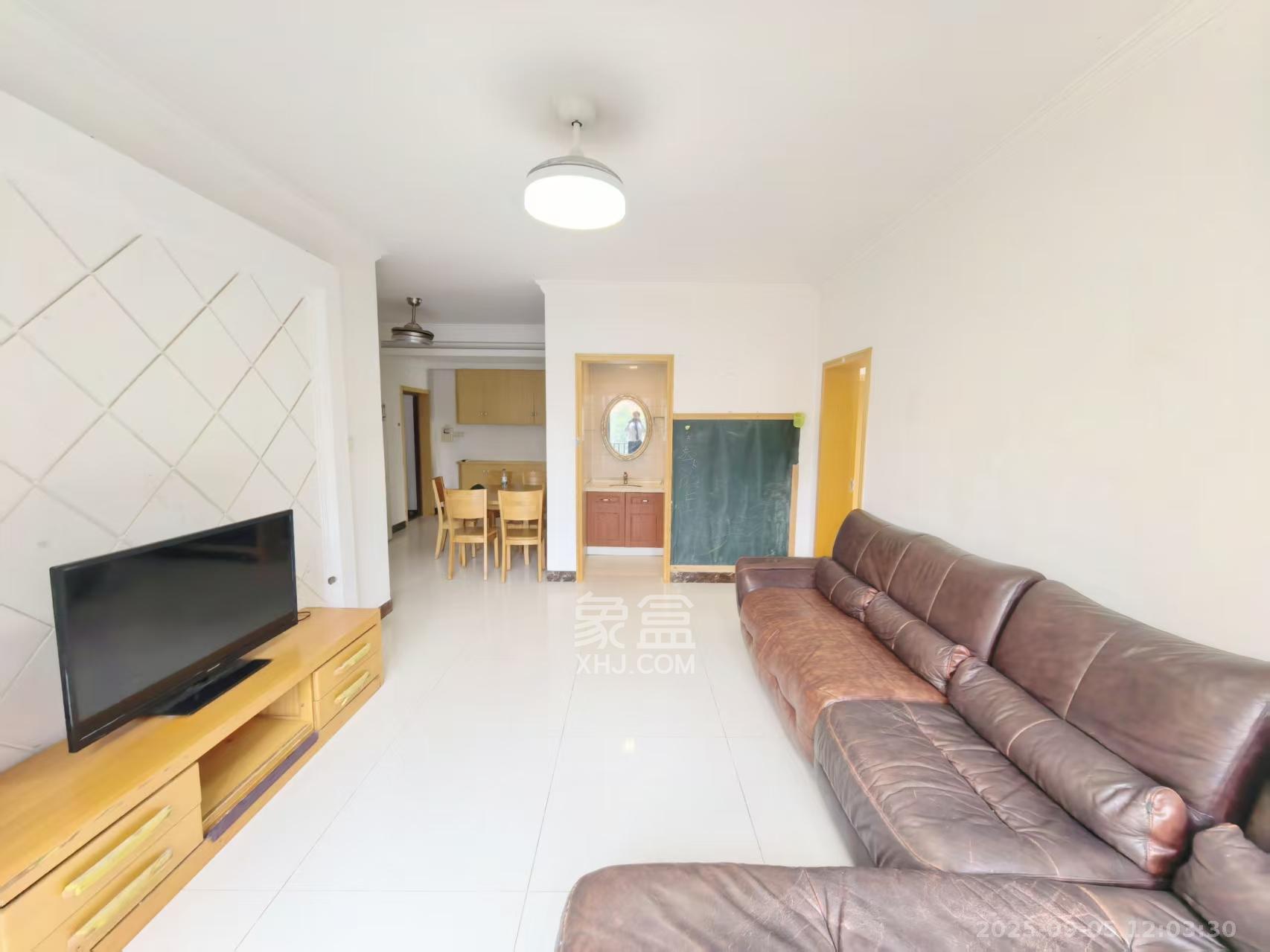 中城丽景香山园  3室2厅1卫    3200.0元/月 中城丽景香山园  3室2厅1卫    3200.0元/月室内图