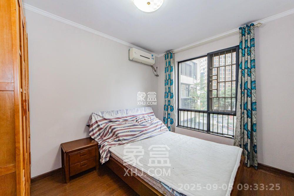 万科城  1室2厅1卫    2700.0元/月室内图