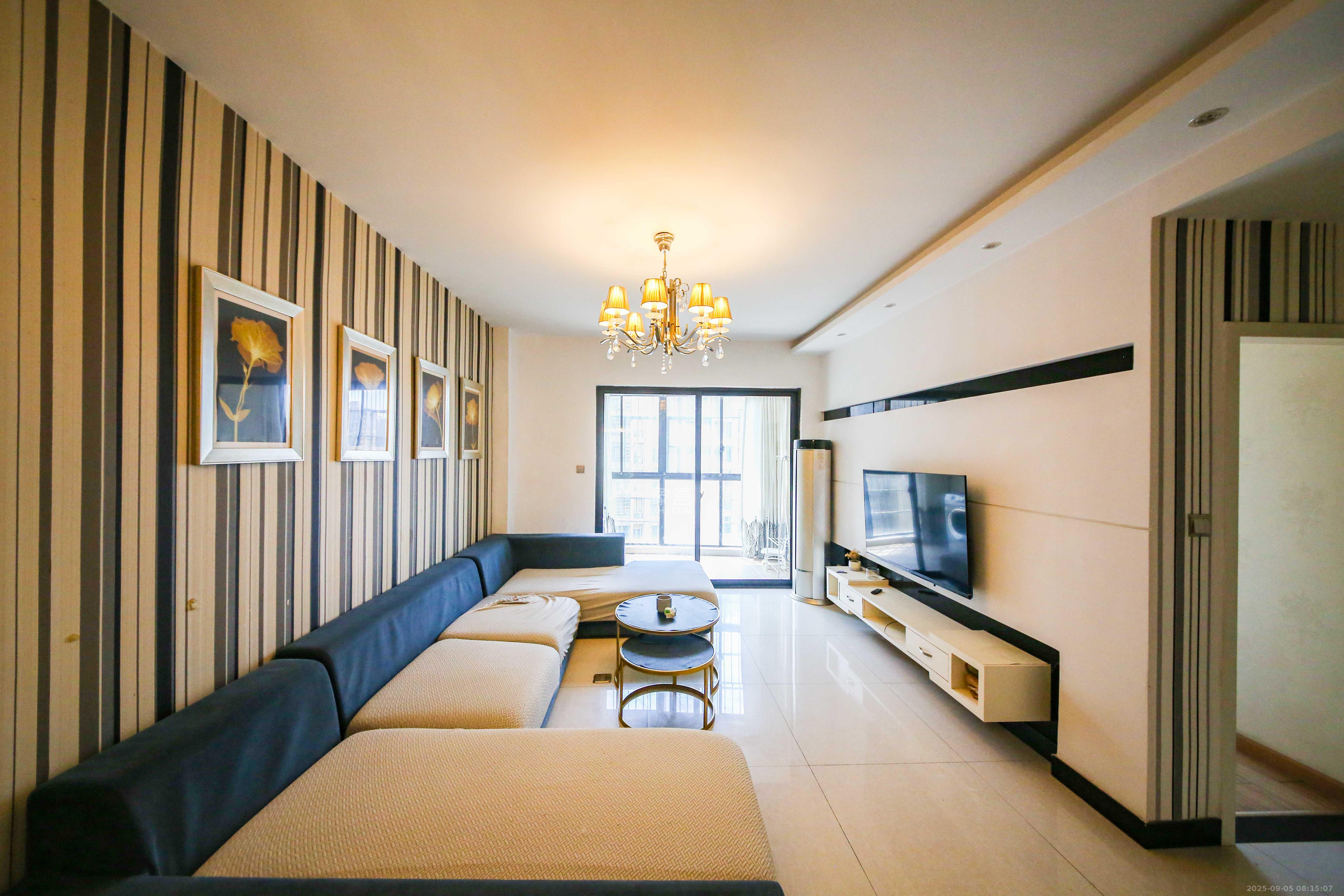 康斯丹郡（融程领秀佳园）  1室2厅1卫    68.0万客厅