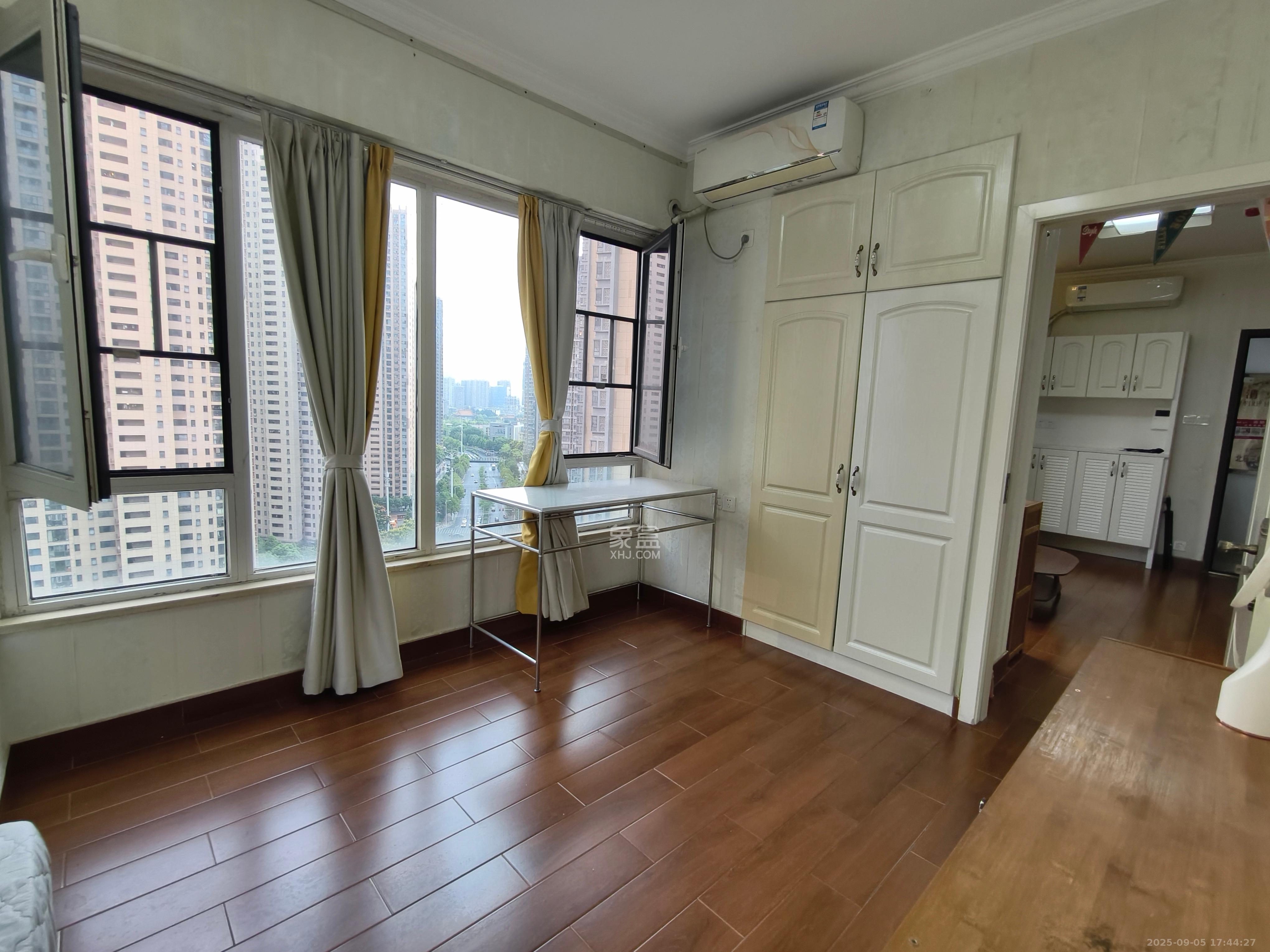 北辰三角洲E3区  1室1厅1卫    2600.0元/月 北辰三角洲E3区  1室1厅1卫    2600.0元/月室内图