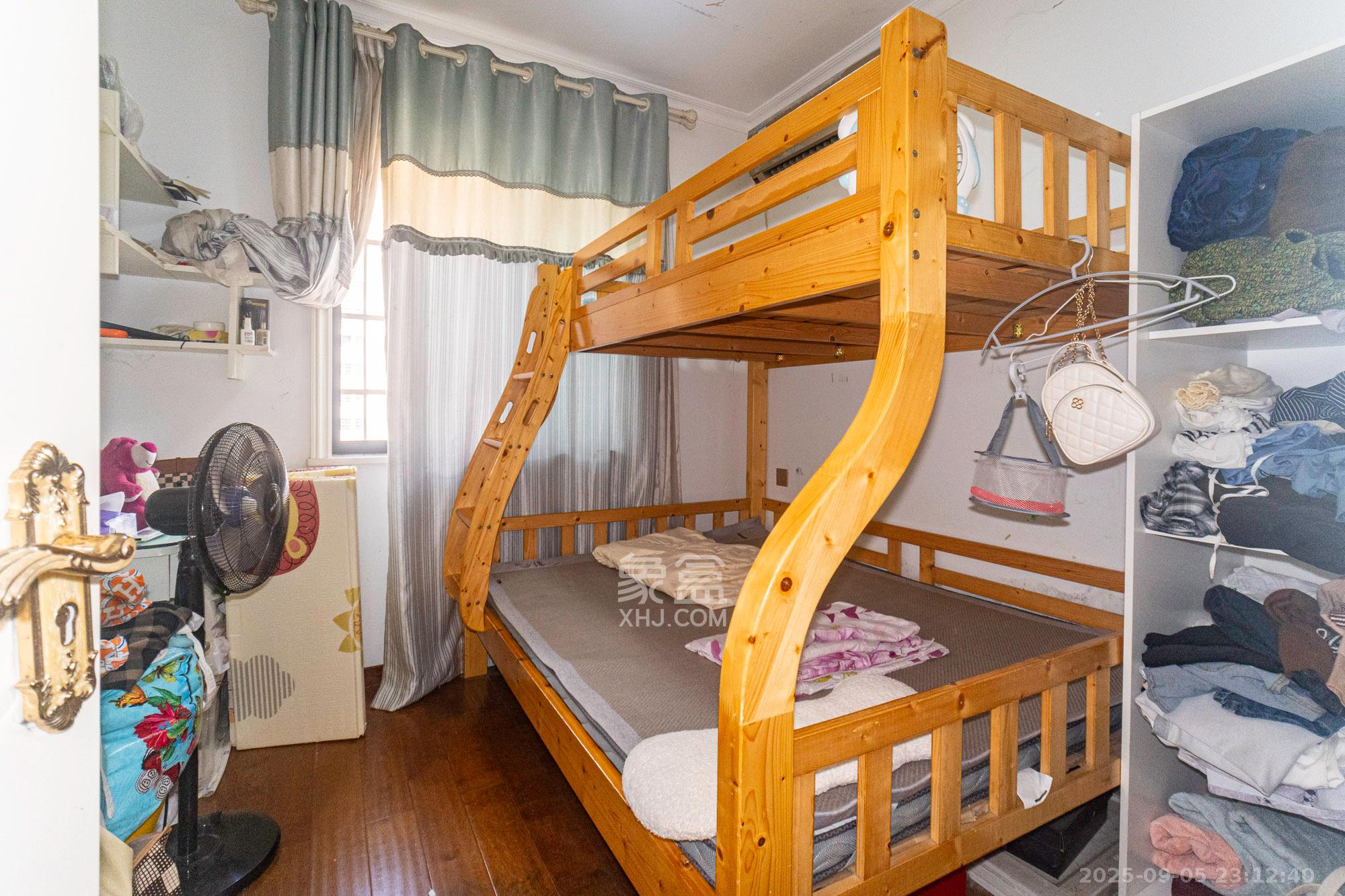 佳美紫郡  3室2厅2卫    65.0万卧室