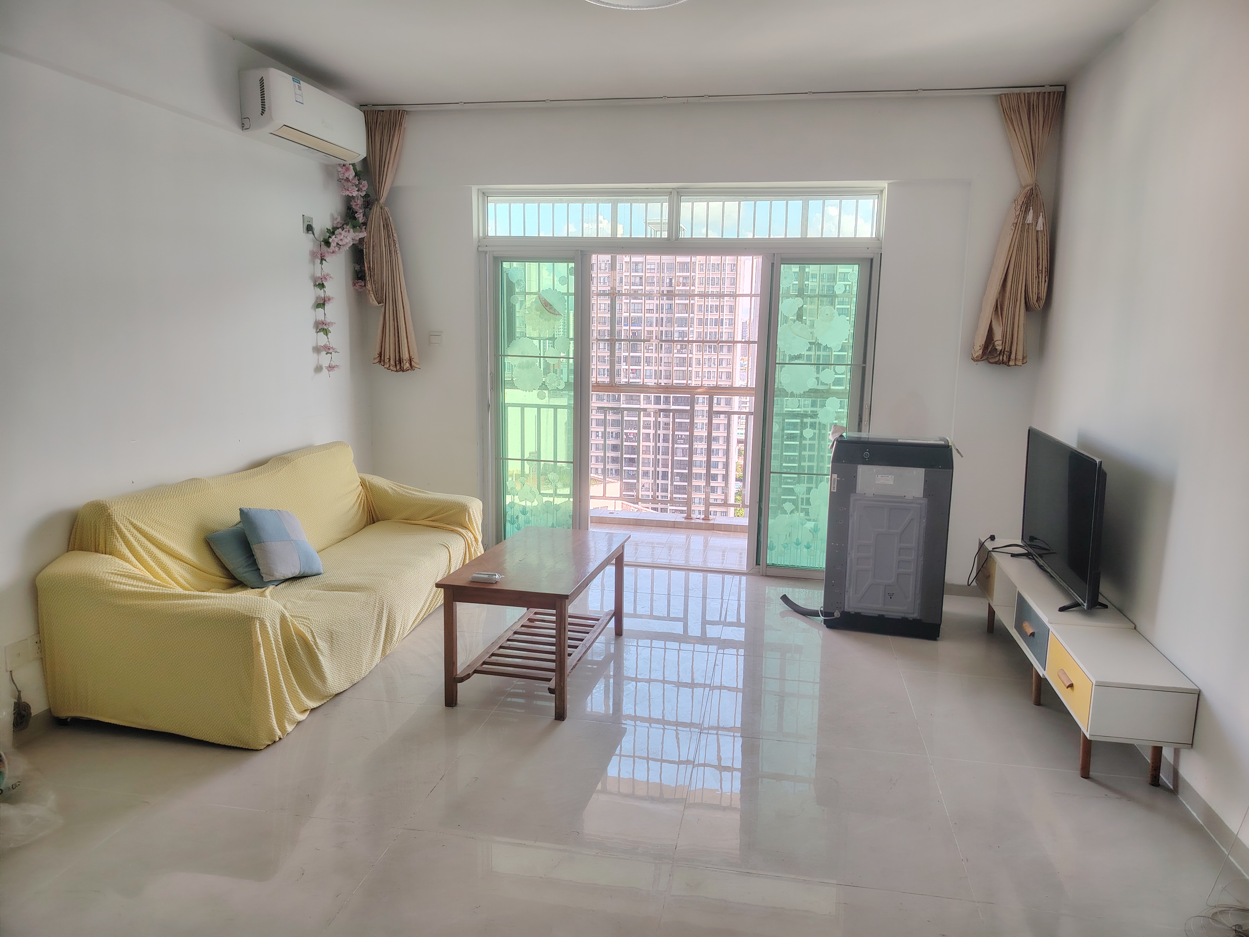 华宝雅苑 2室2厅1卫 2400.0元/月 华宝雅苑 2室2厅1卫 2400.0元/月室内图