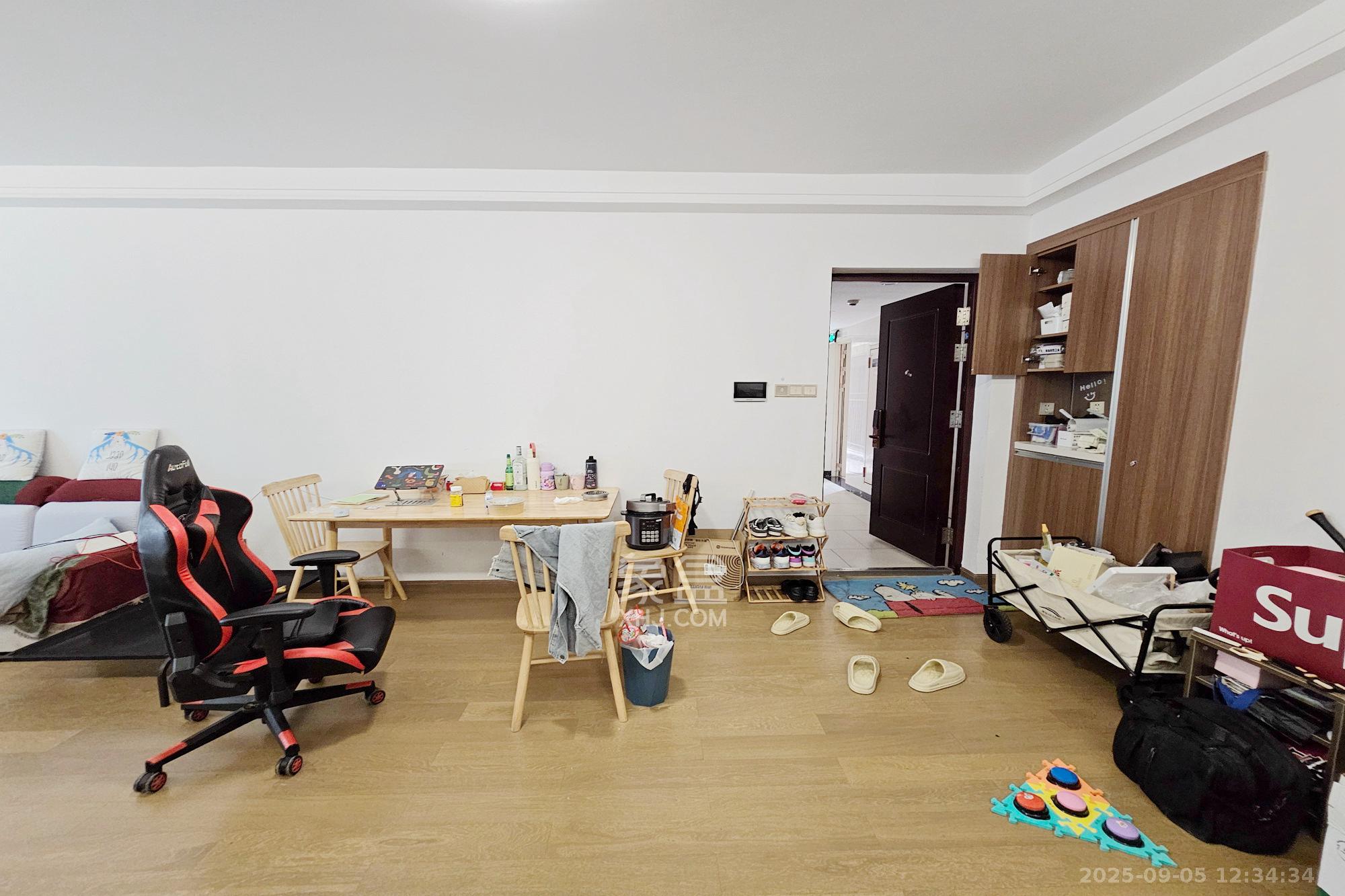 阳光城尚东湾青柠园  3室2厅2卫    96.0万客厅