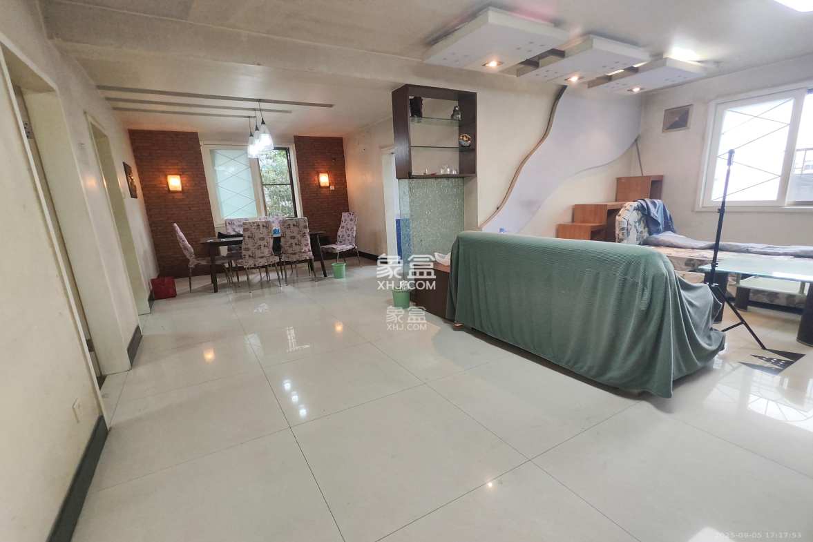 广铁六公司宿舍 3室1厅2卫 2500.0元/月 广铁六公司宿舍 3室1厅2卫 2500.0元/月室内图