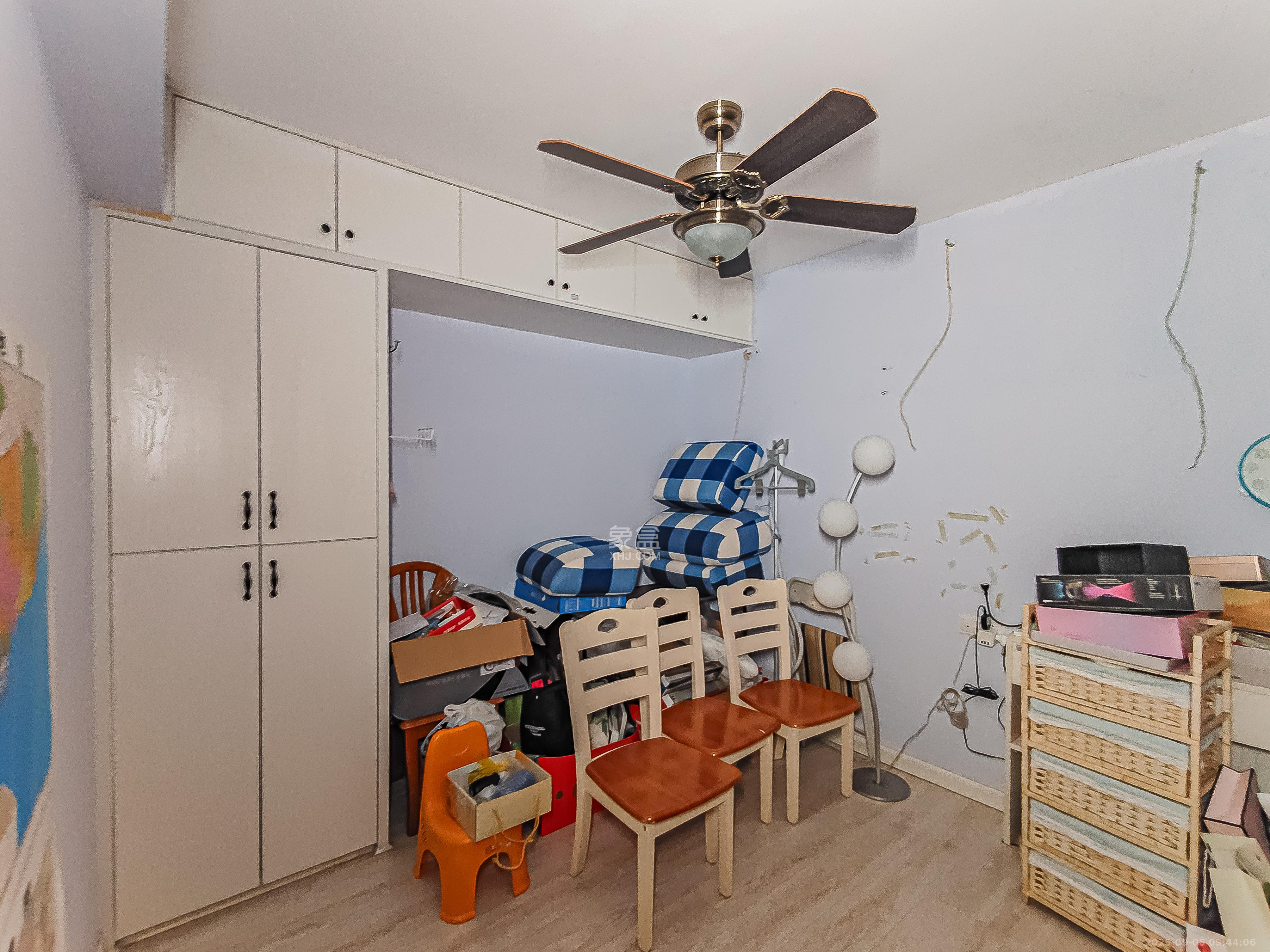 香格里嘉园  5室2厅2卫    129.0万卧室