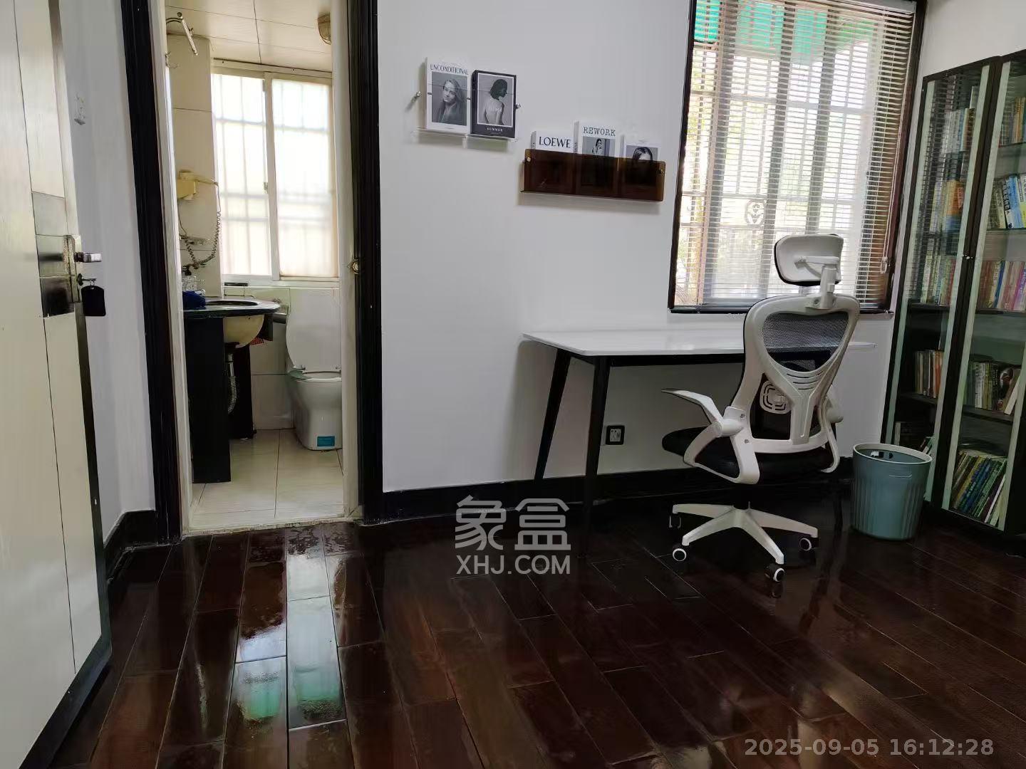 金鹰小区  3室2厅2卫    1600.0元/月室内图