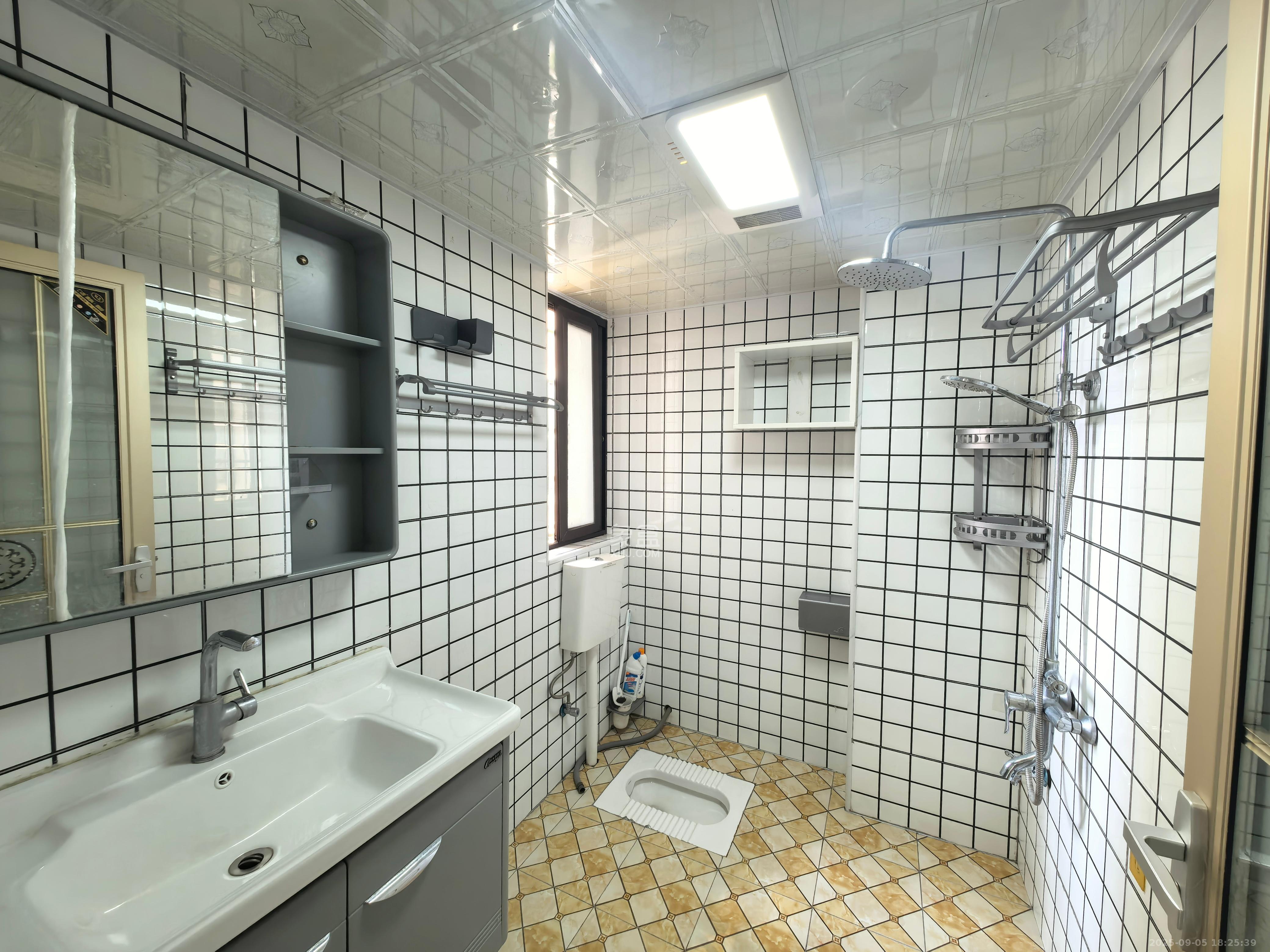 和润园一、二期 3室2厅1卫 2200.0元/月 和润园一、二期 3室2厅1卫 2200.0元/月室内图