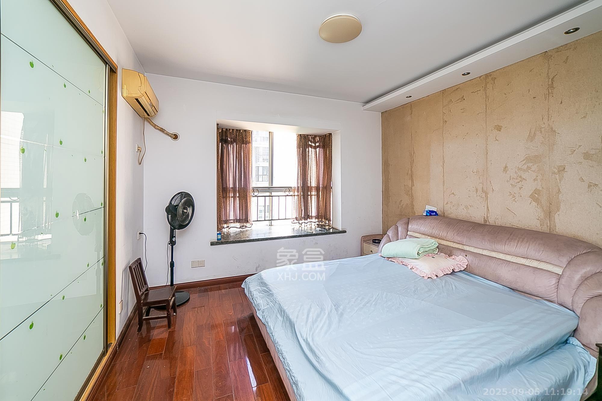 华银园  3室2厅1卫    2500.0元/月 华银园  3室2厅1卫    2500.0元/月室内图