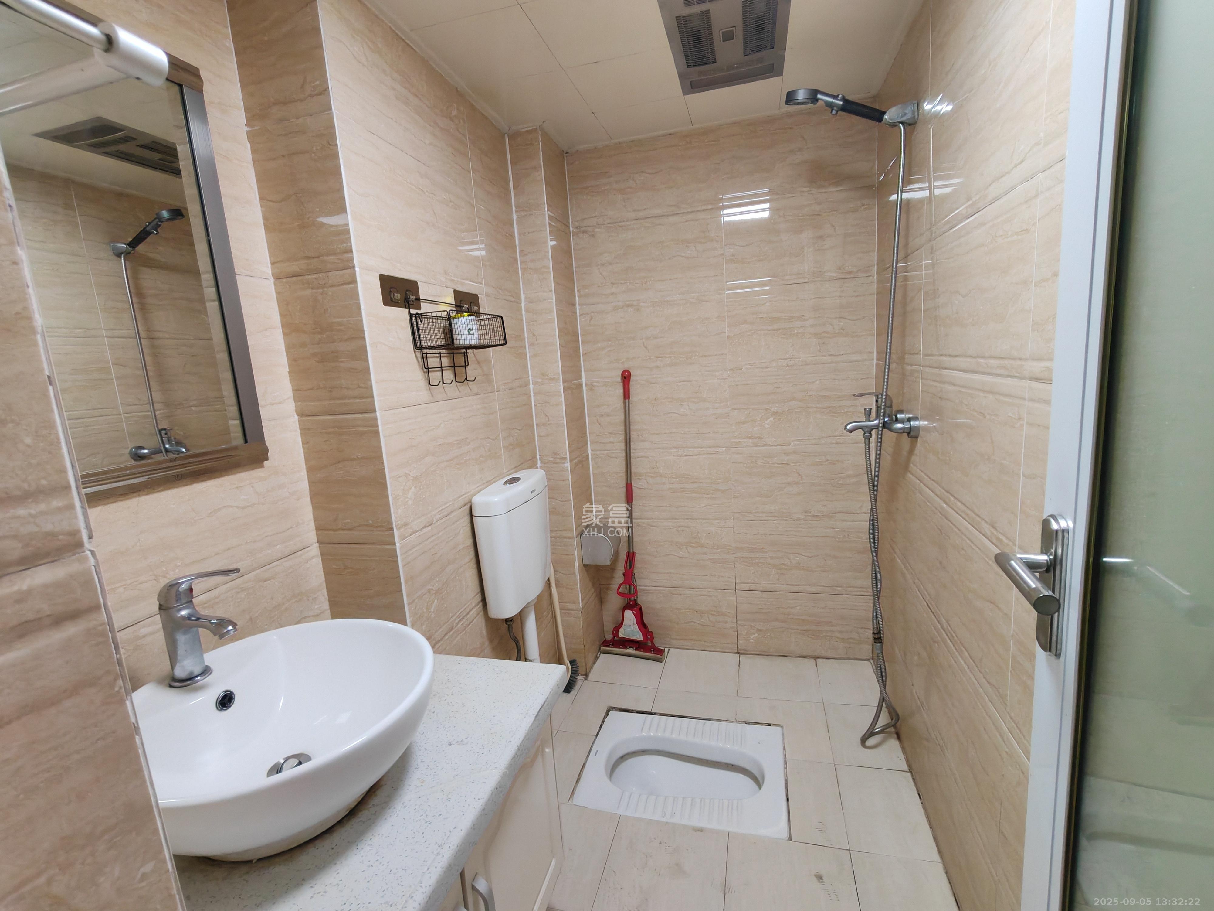 中欣楚天雅郡  1室1厅1卫    1200.0元/月 中欣楚天雅郡  1室1厅1卫    1200.0元/月室内图