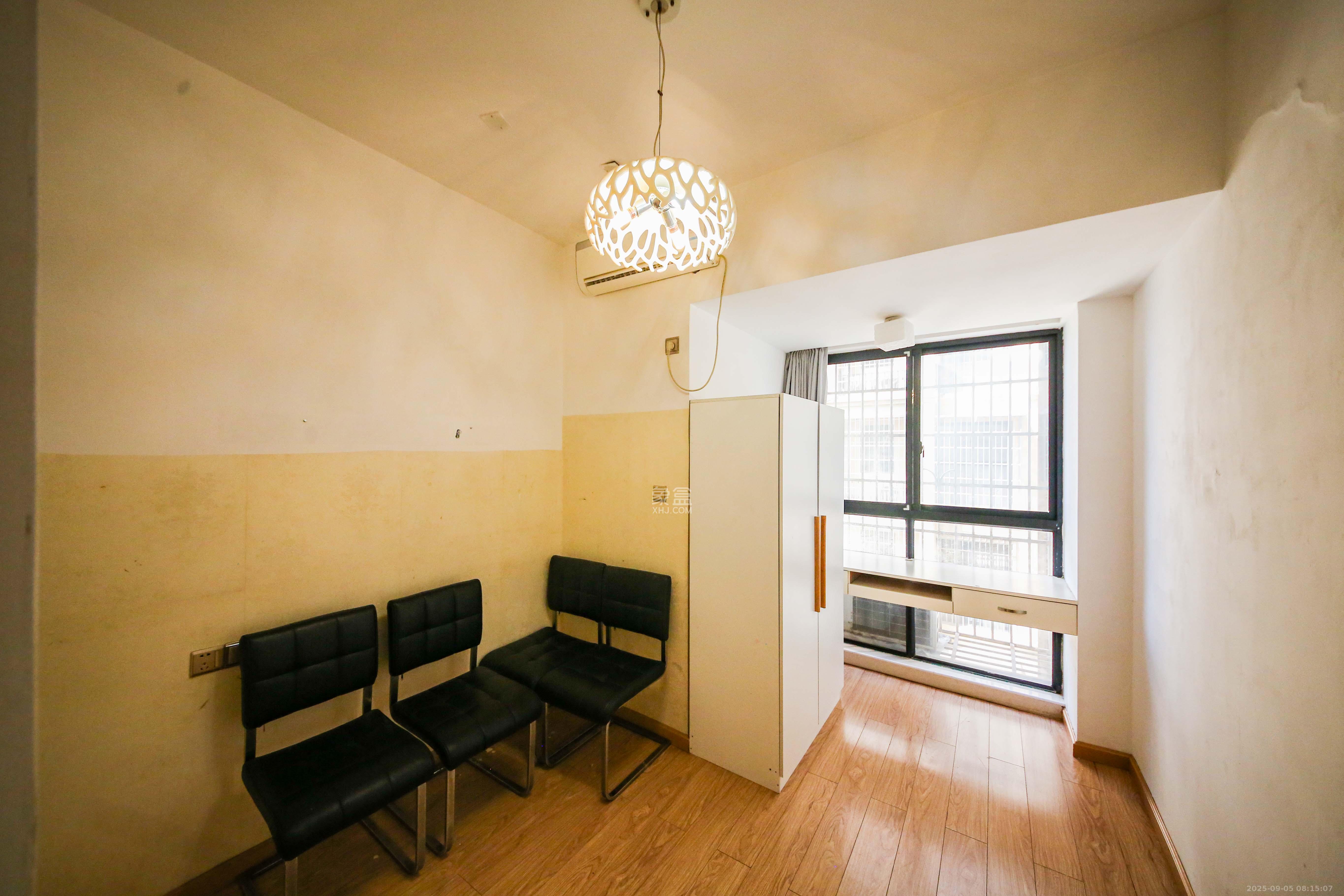 康斯丹郡(融程领秀佳园) 1室2厅1卫 68.0万 康斯丹郡(融程领秀佳园) 1室2厅1卫 68.0万卧室