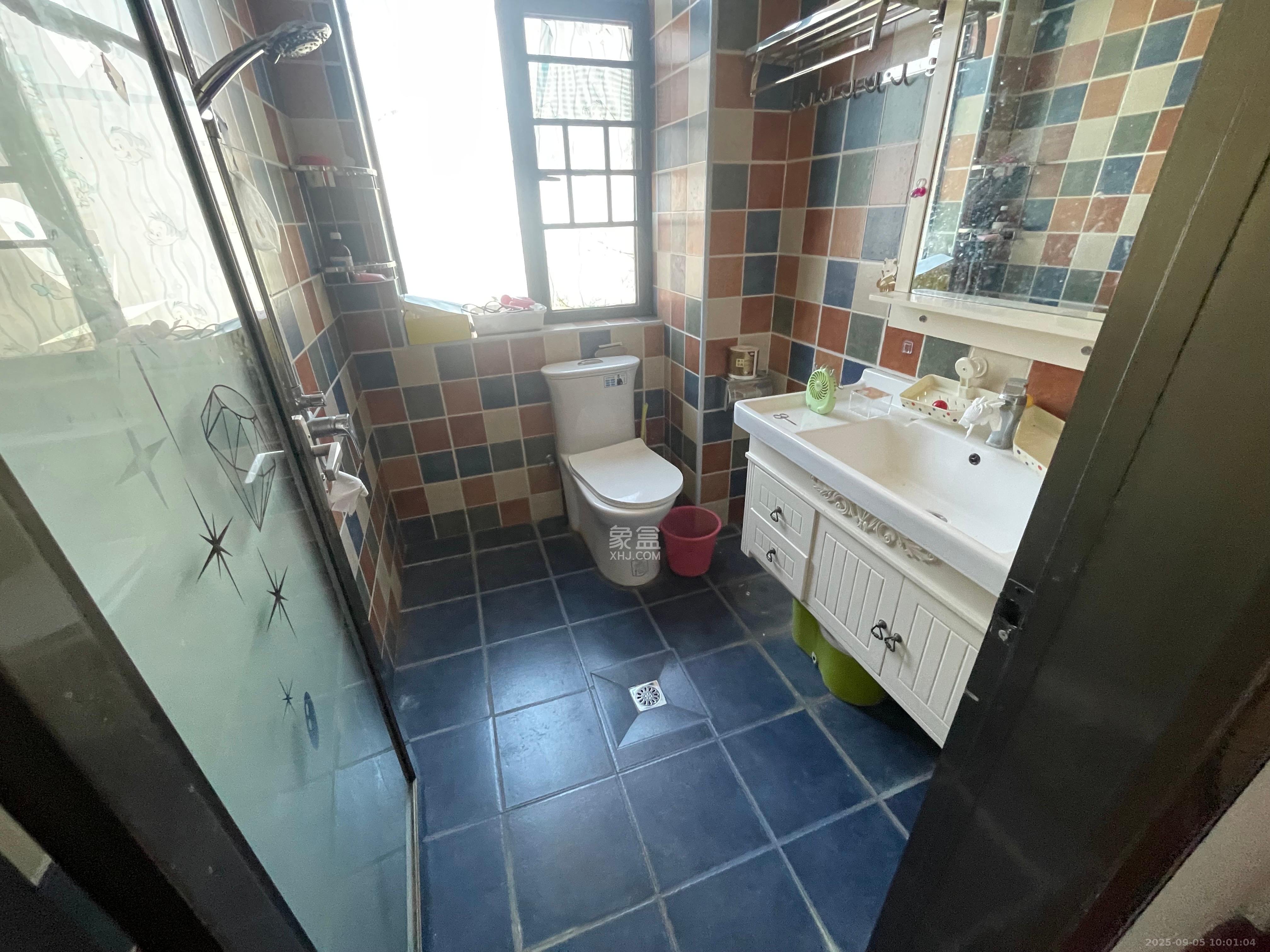 兴康同和家园 3室2厅2卫 2800.0元/月 兴康同和家园 3室2厅2卫 2800.0元/月室内图