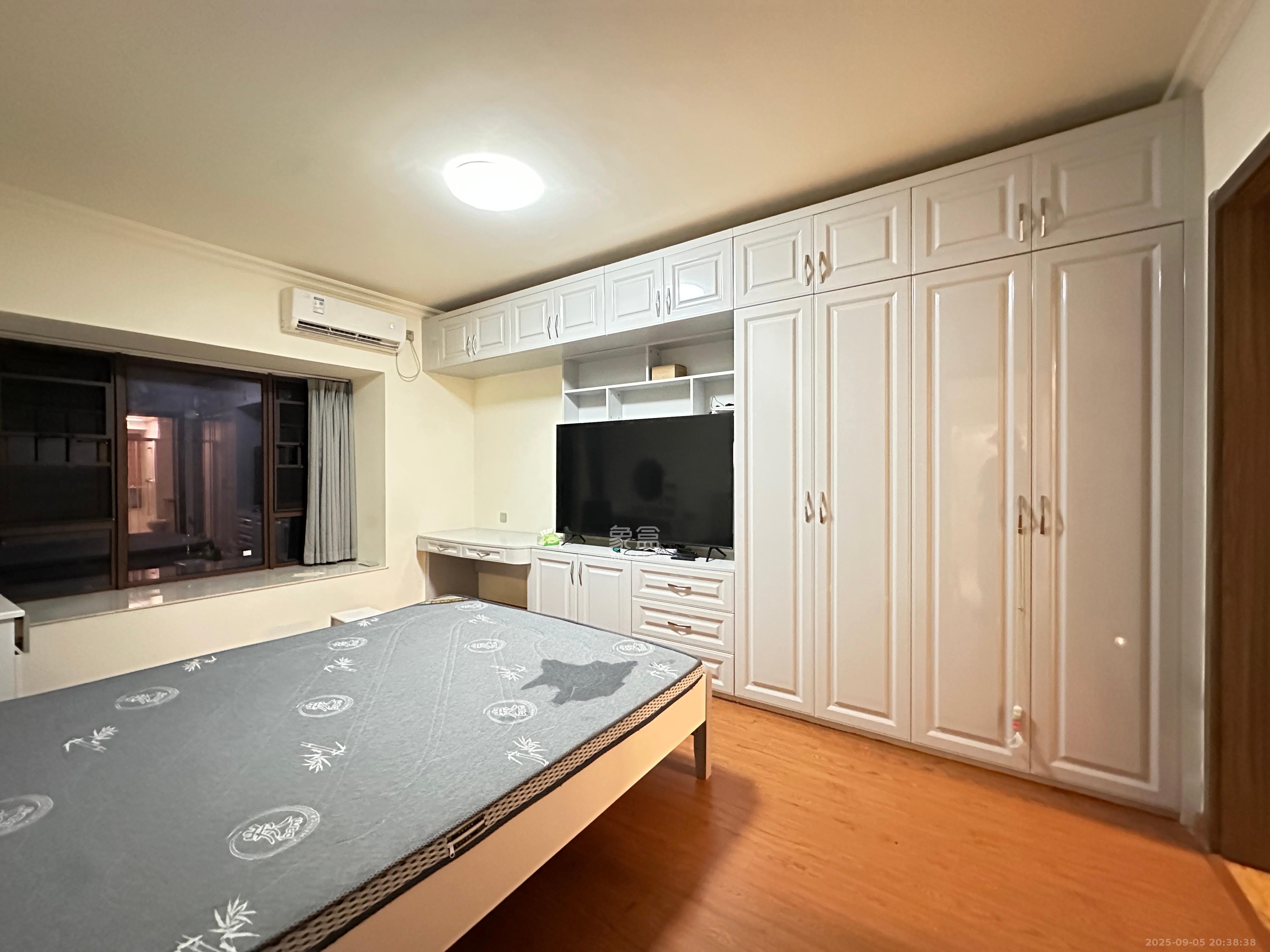 碧桂园高尔夫花园  4室2厅2卫    2600.0元/月 碧桂园高尔夫花园  4室2厅2卫    2600.0元/月室内图