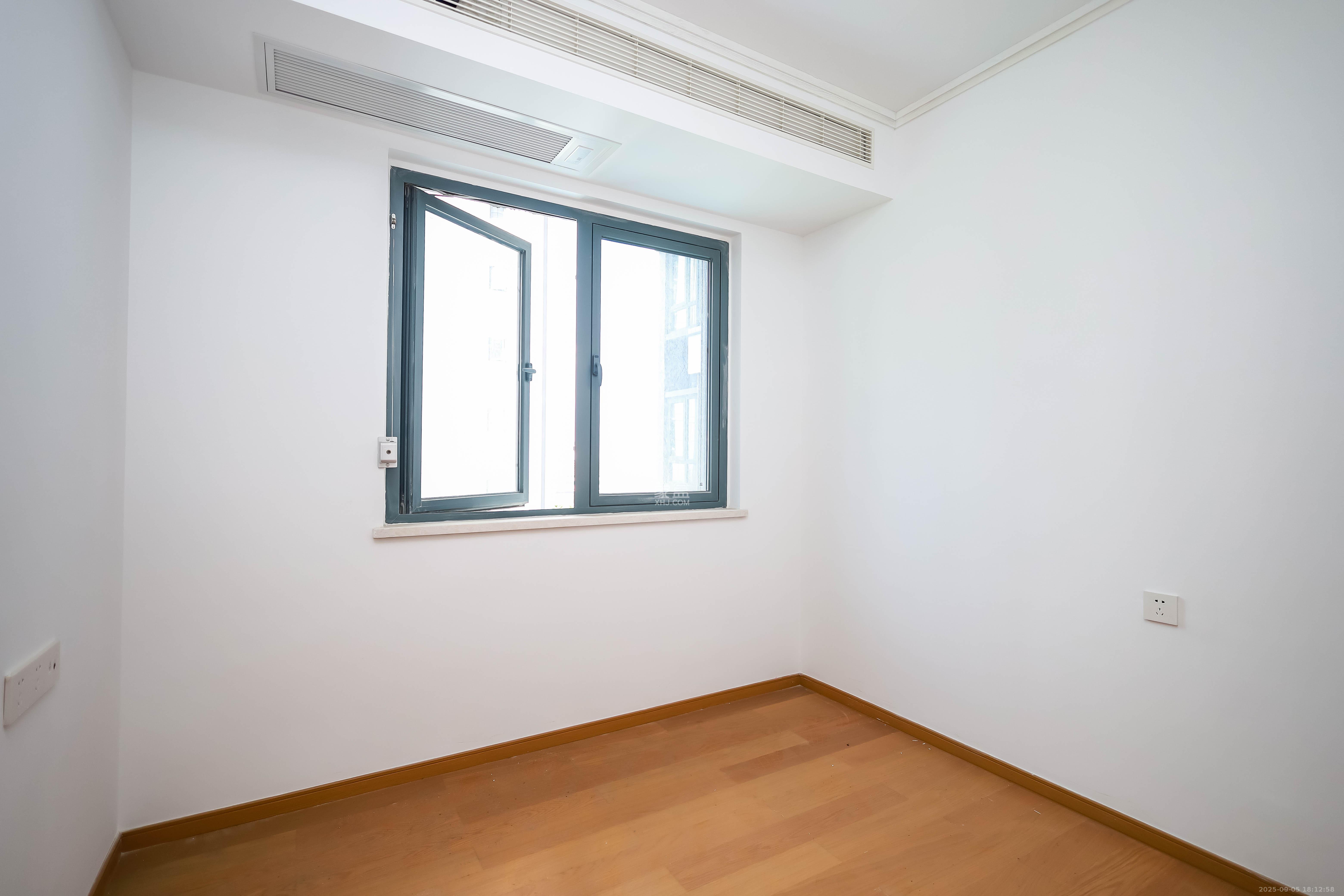 清控湖山雅居南区  3室2厅2卫    88.0万 清控湖山雅居南区  3室2厅2卫    88.0万卧室