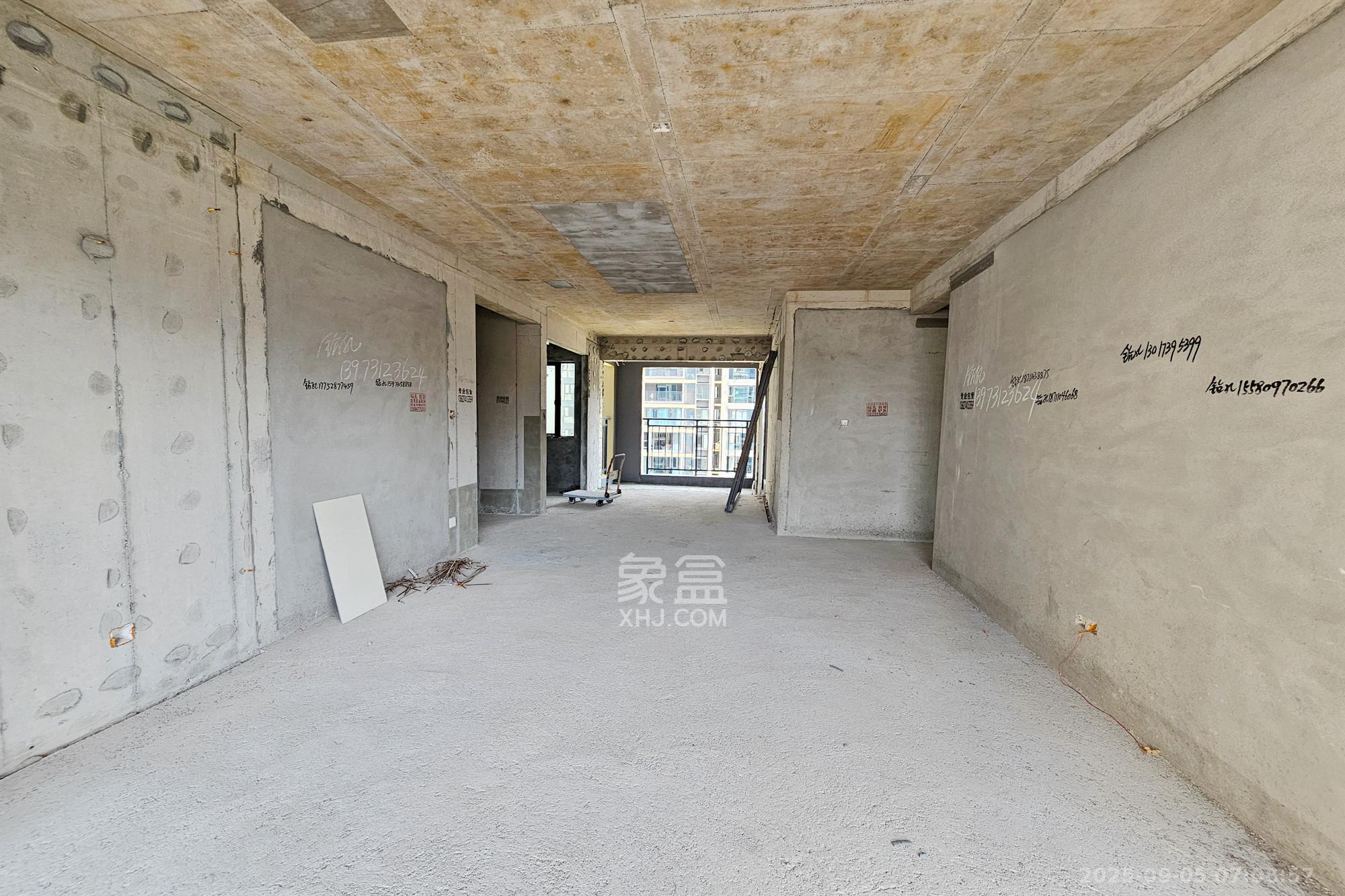 润和星河玥 4室2厅2卫 140.0万 润和星河玥 4室2厅2卫 140.0万客厅