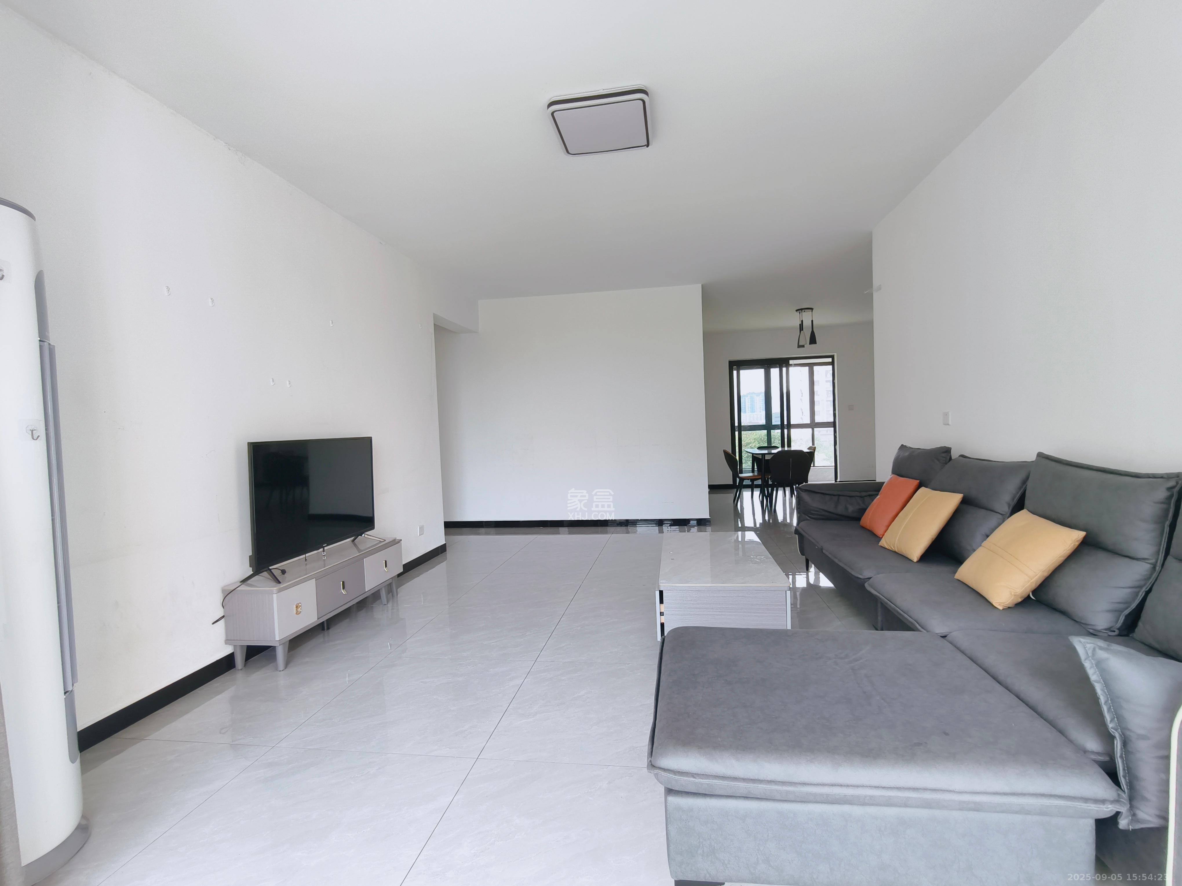 金广星苑  3室2厅2卫    2400.0元/月 金广星苑  3室2厅2卫    2400.0元/月室内图